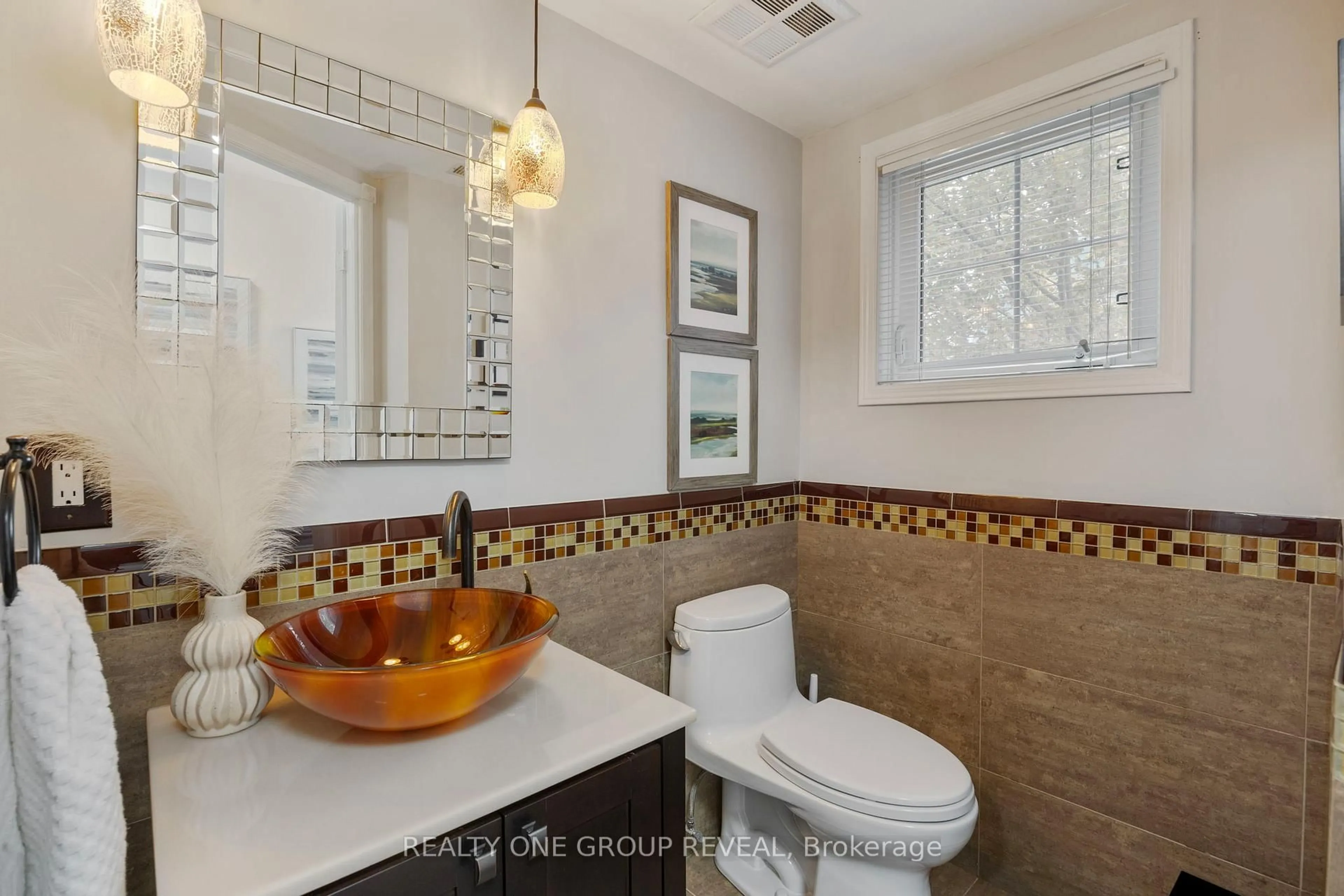 Contemporary bathroom, ceramic/tile floor for 1400 The Esplanade Dr #803, Pickering Ontario L1V 6V2