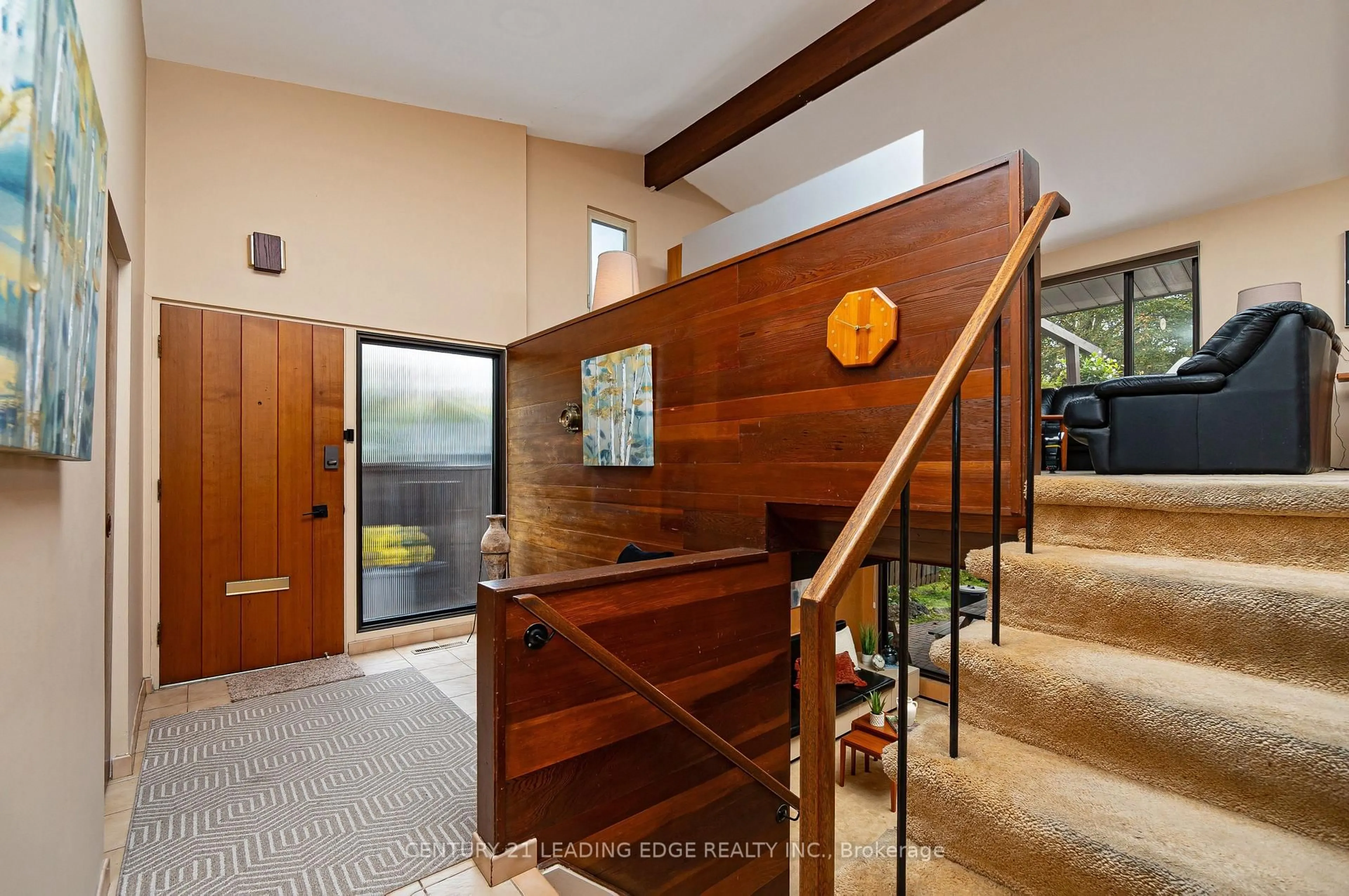 Indoor foyer for 4 Rosswood Cres, Toronto Ontario M1P 3N2