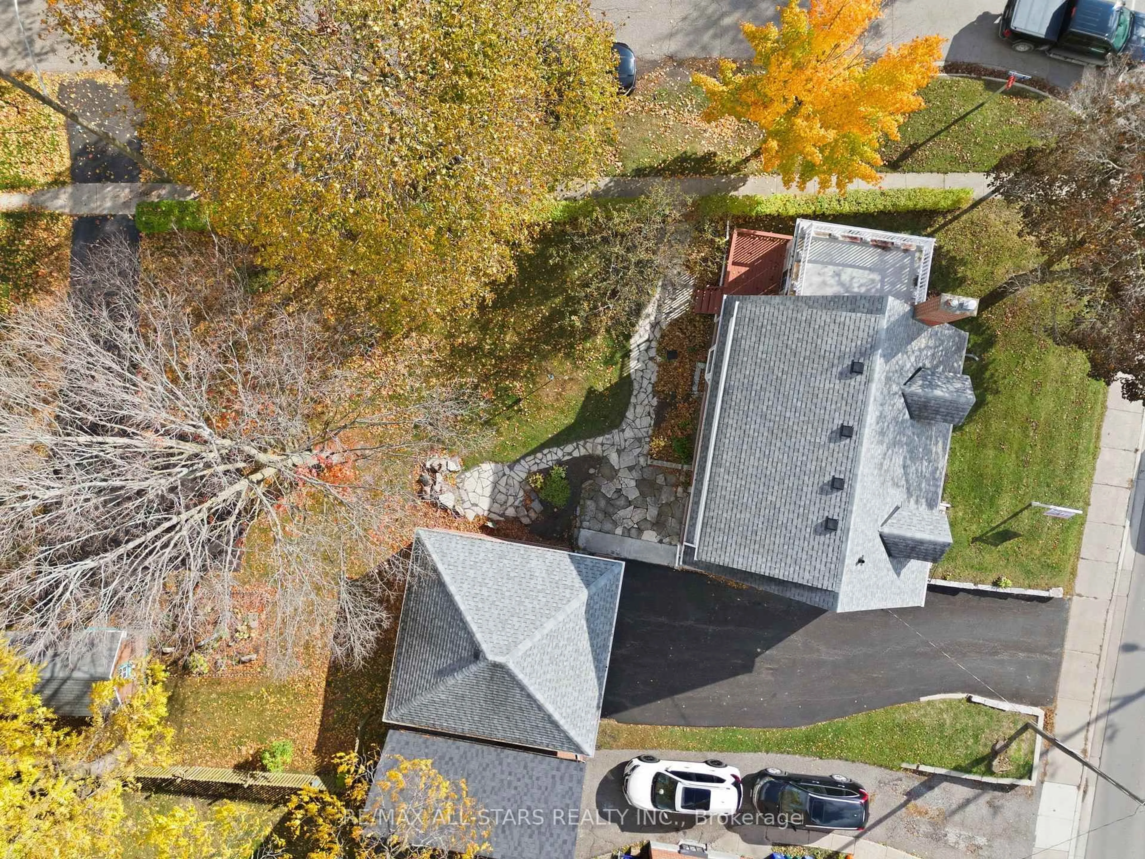 A pic from outside/outdoor area/front of a property/back of a property/a pic from drone, street for 15173 Simcoe St, Scugog Ontario L9L 1J5