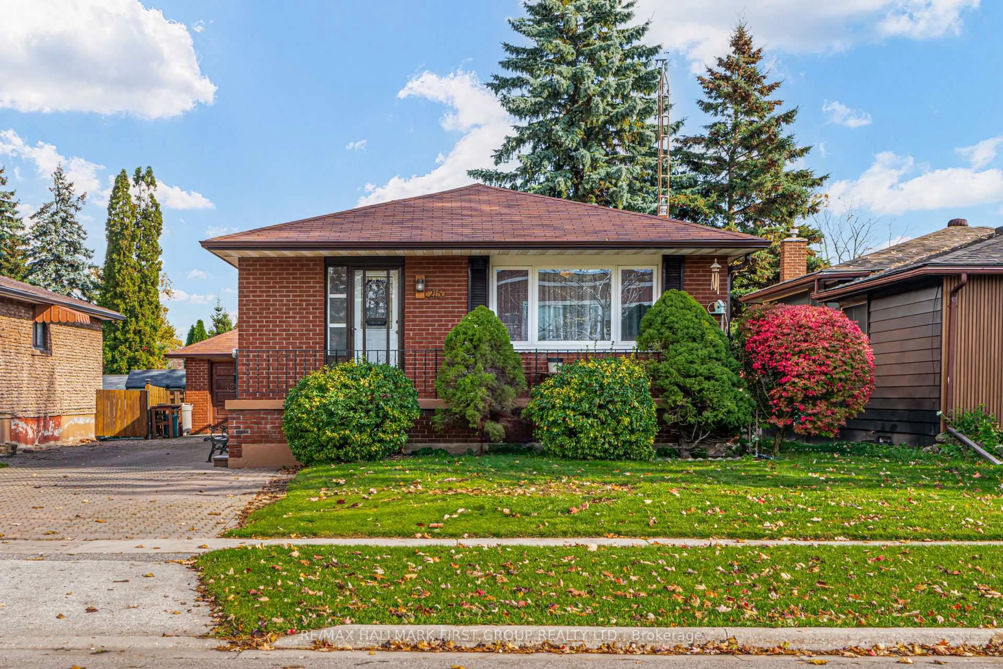 Home with brick exterior material, street for 215 Guelph St, Oshawa Ontario L1H 6J1
