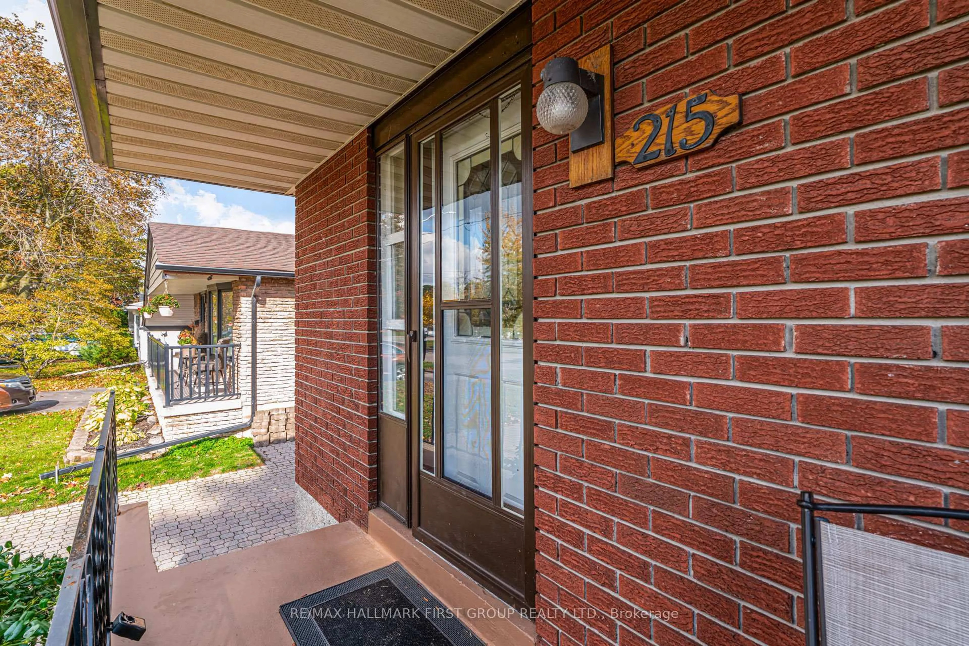 Unknown for 215 Guelph St, Oshawa Ontario L1H 6J1