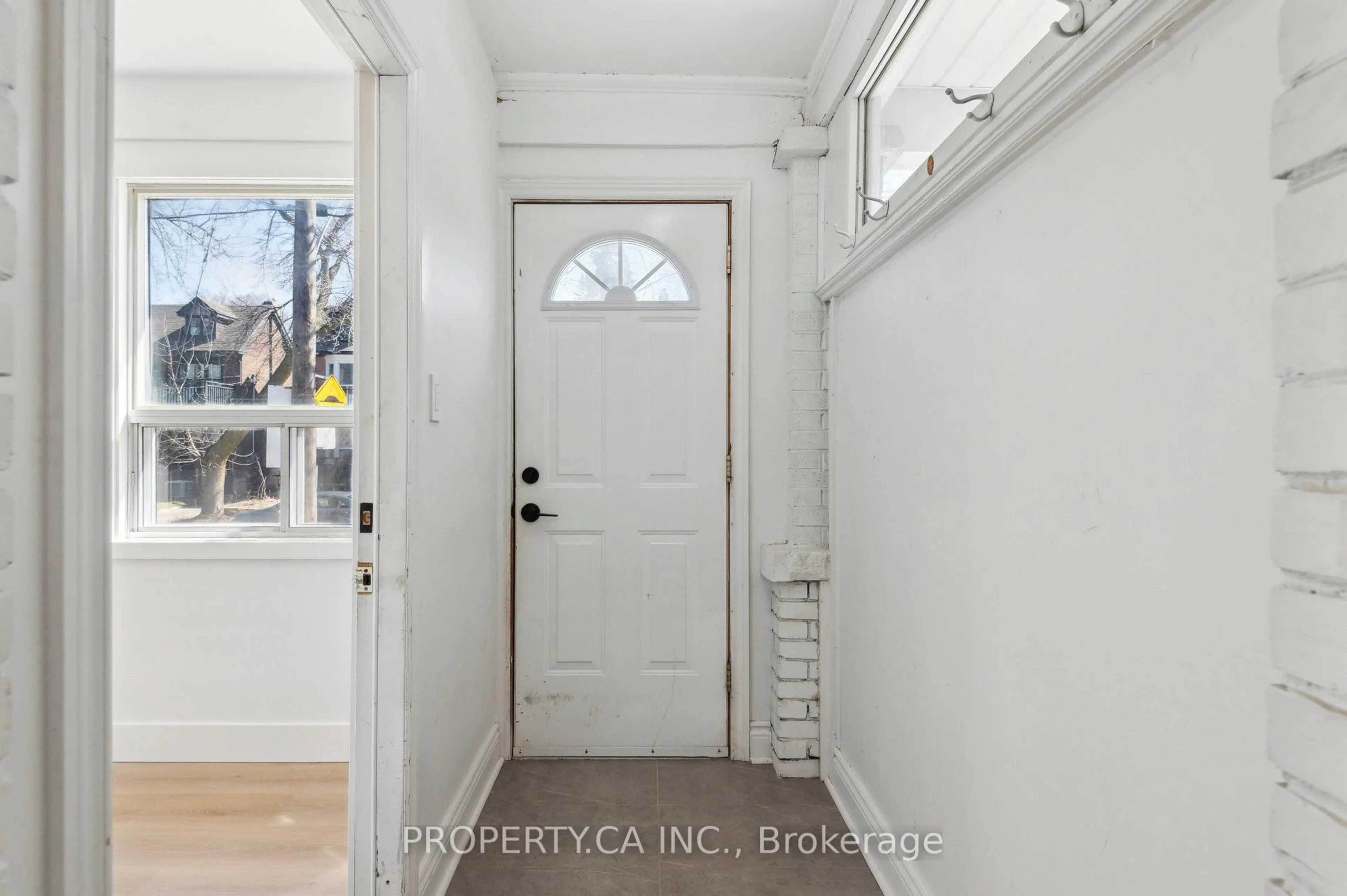 Indoor entryway for 176 Gillard Ave, Toronto Ontario M4J 4N8