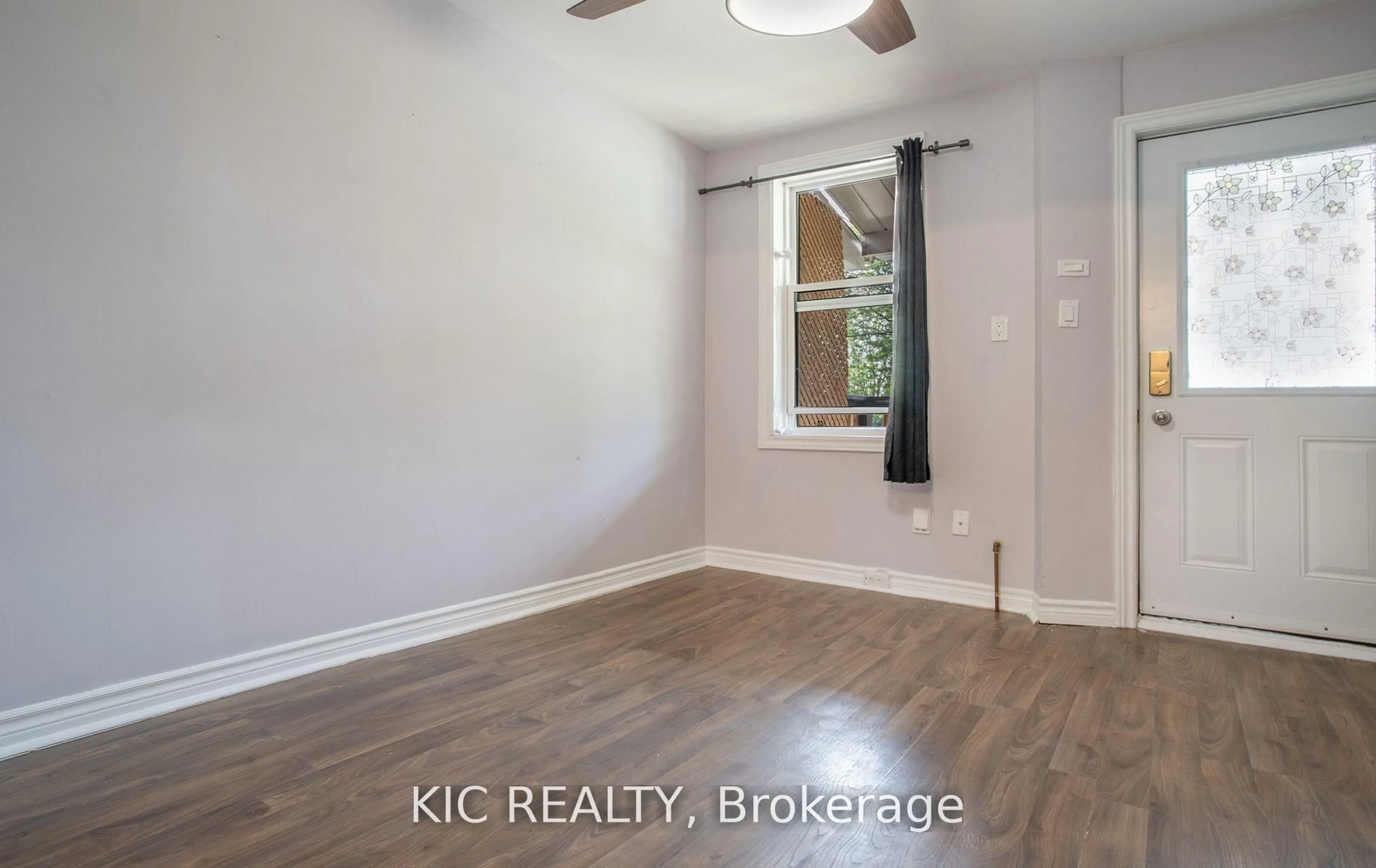 A pic of a room for 112.5 OLIVE Ave, Oshawa Ontario L1H 2P2