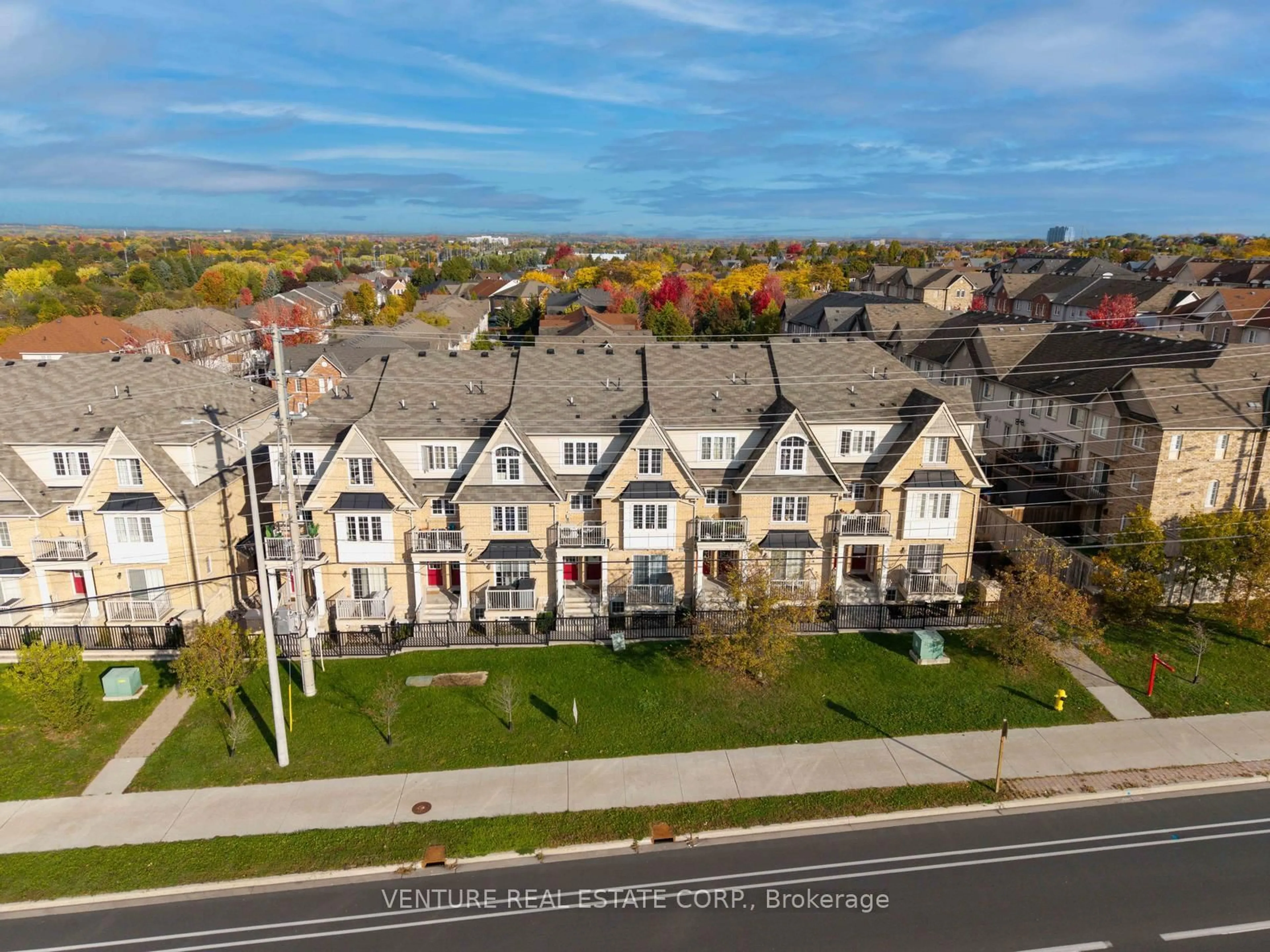 A pic from outside/outdoor area/front of a property/back of a property/a pic from drone, street for 156 Kingston Rd, Ajax Ontario L1T 0M9