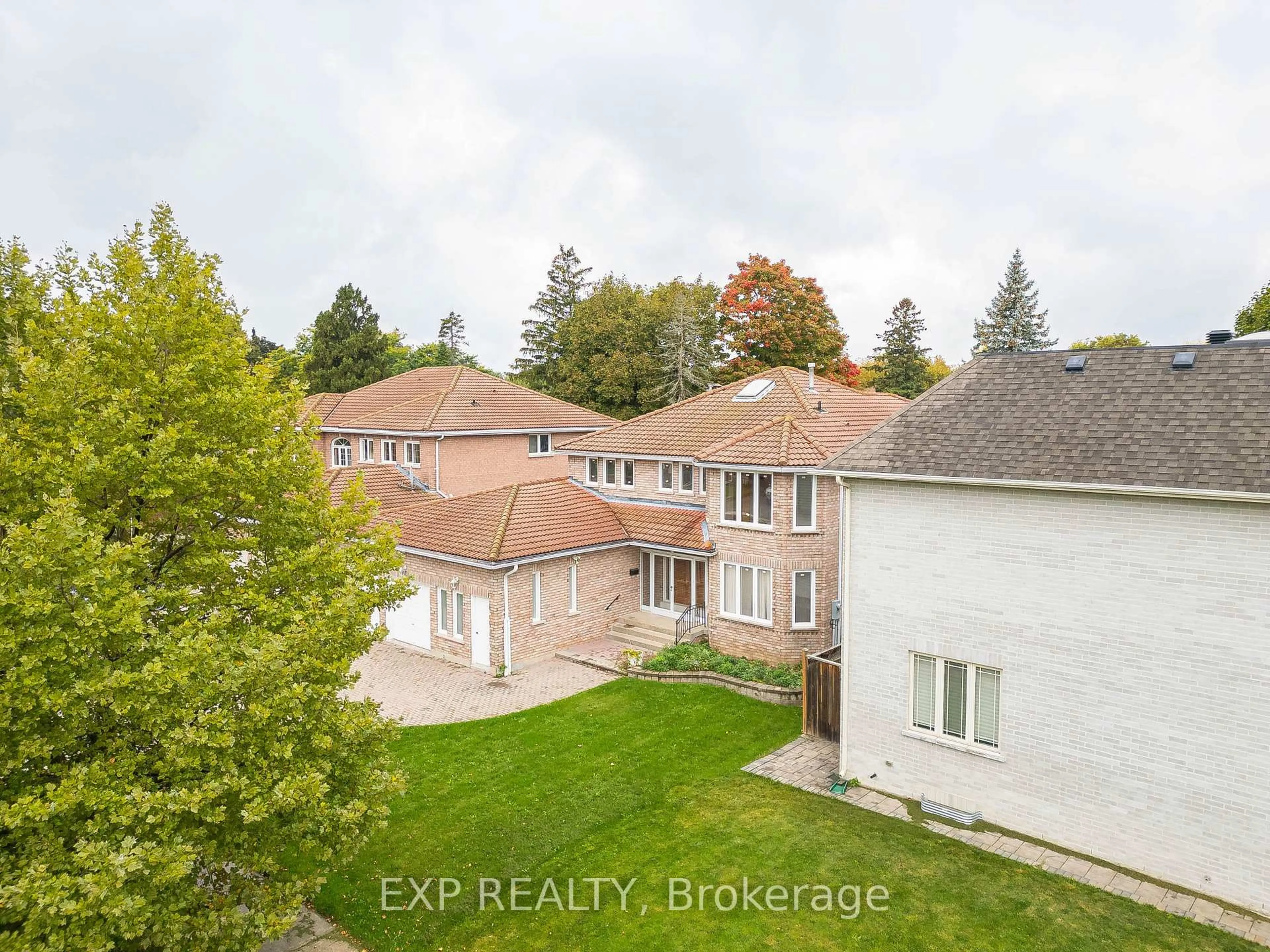 A pic from outside/outdoor area/front of a property/back of a property/a pic from drone, unknown for 3 Emmeline Cres, Toronto Ontario M1S 1L1