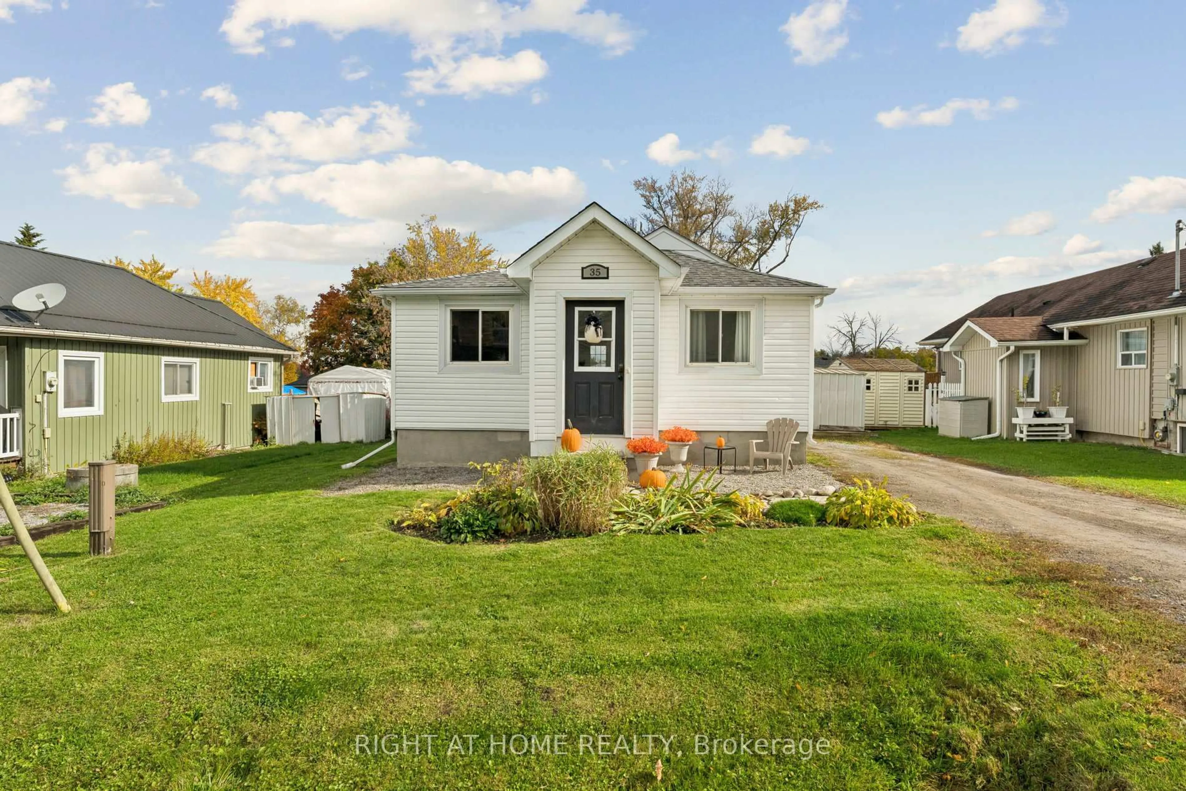 Home with vinyl exterior material, street for 35 Lakeview Ave, Scugog Ontario L0B 1E0