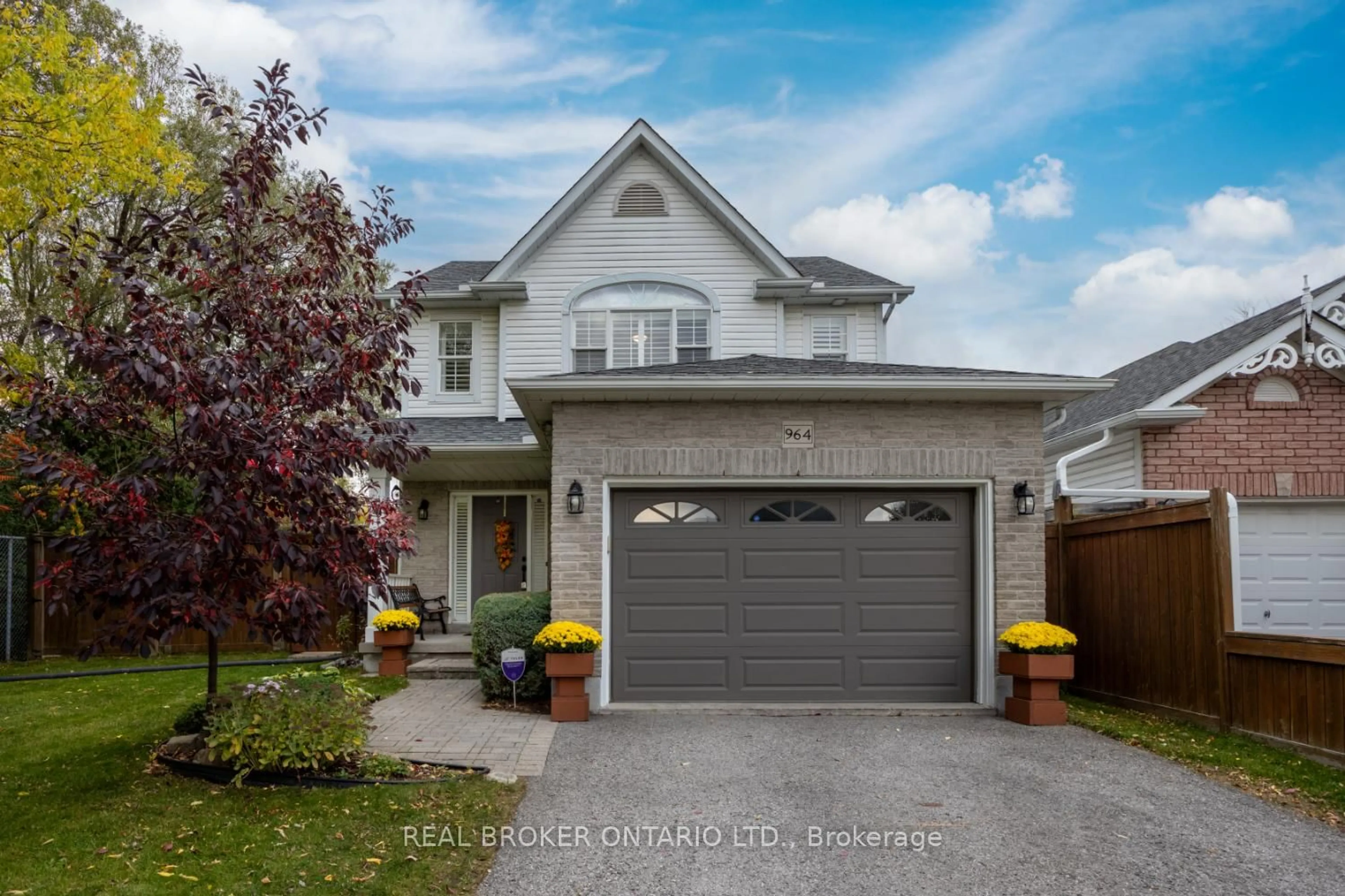 Home with vinyl exterior material, street for 964 Grandlea Crt, Oshawa Ontario L1K 2N1