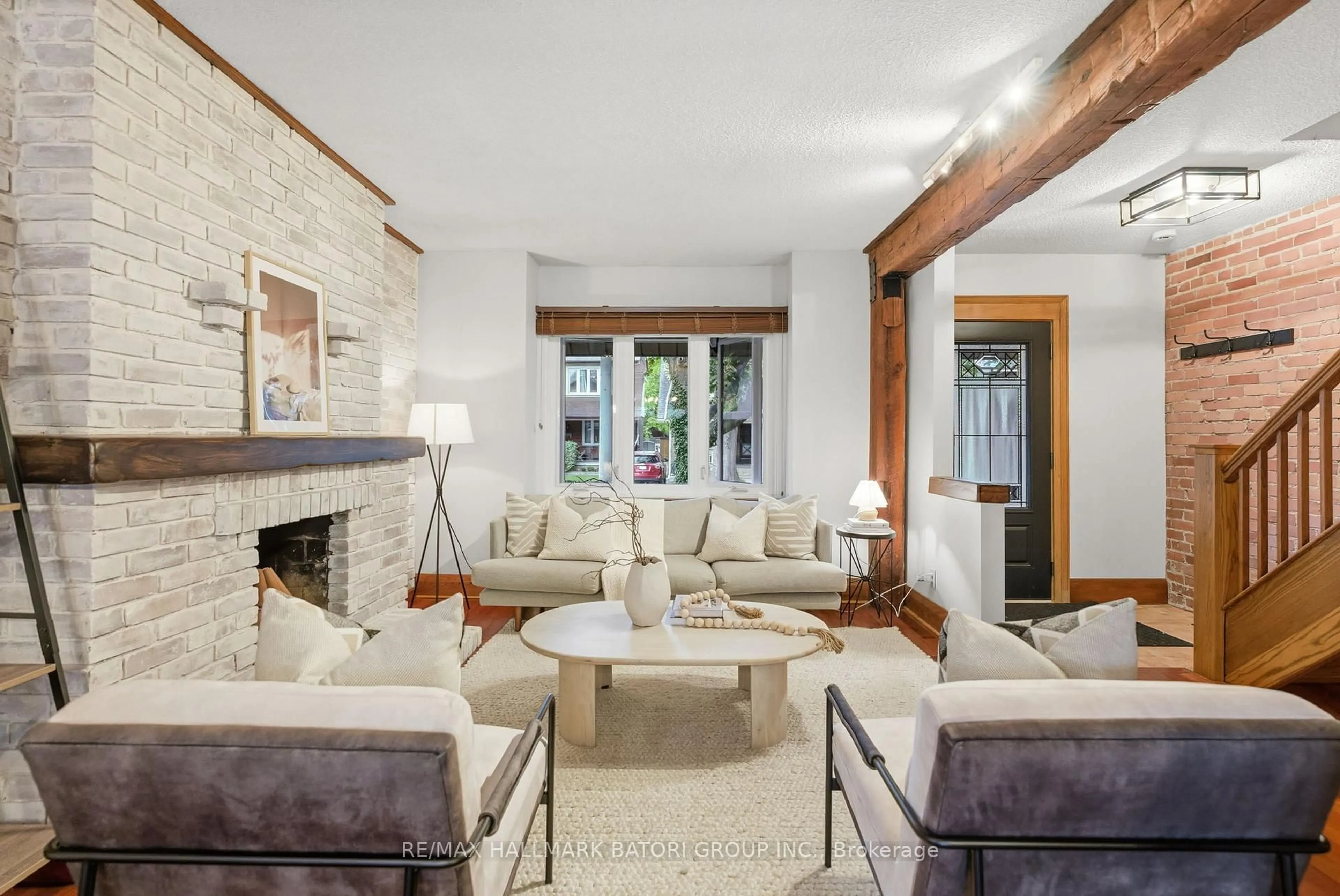 Living room with furniture, unknown for 249 Glebeholme Blvd, Toronto Ontario M4J 1T1