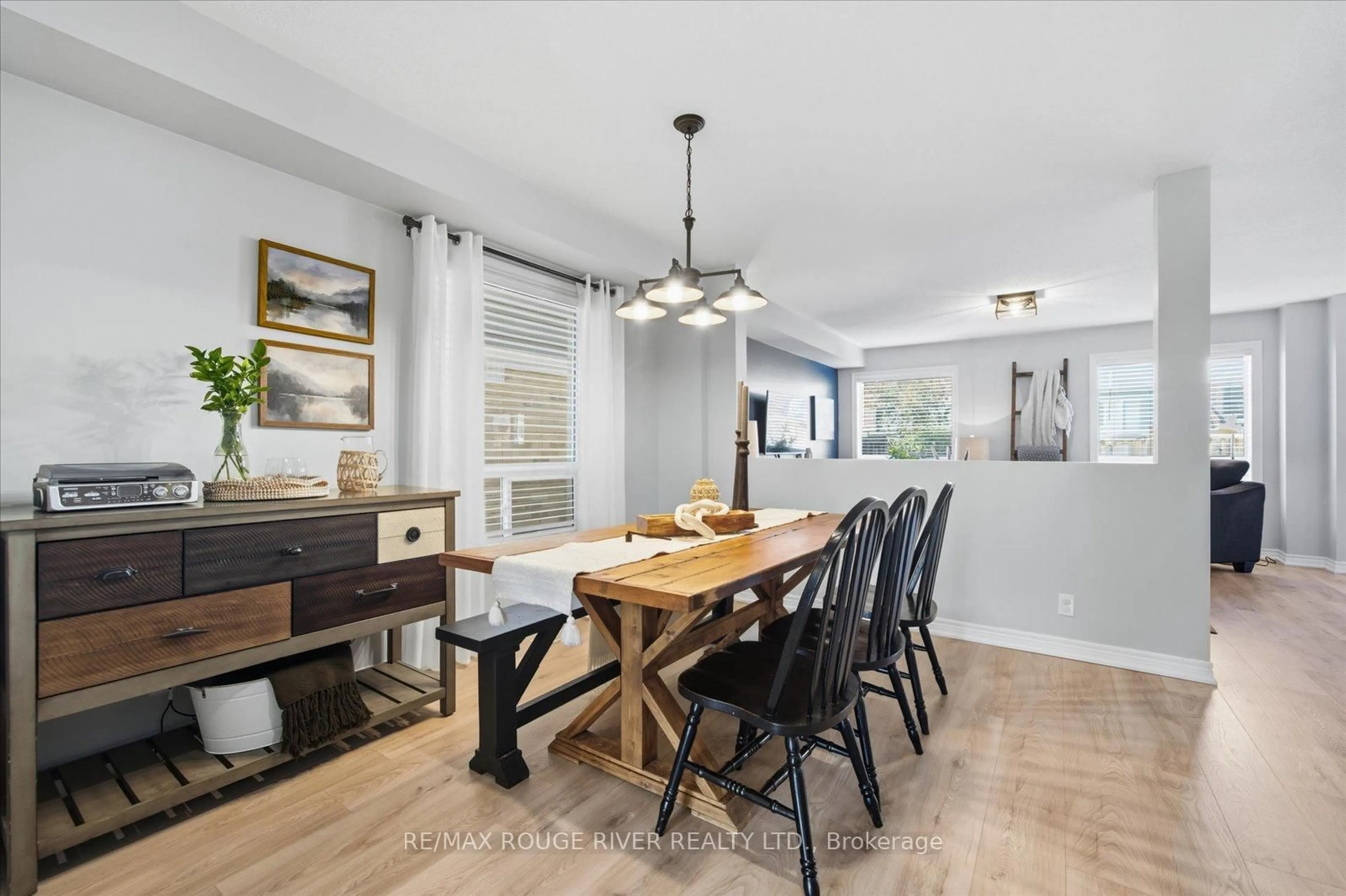 Dining room, wood/laminate floor for 245 Blackwell Cres, Oshawa Ontario L1L 0C9