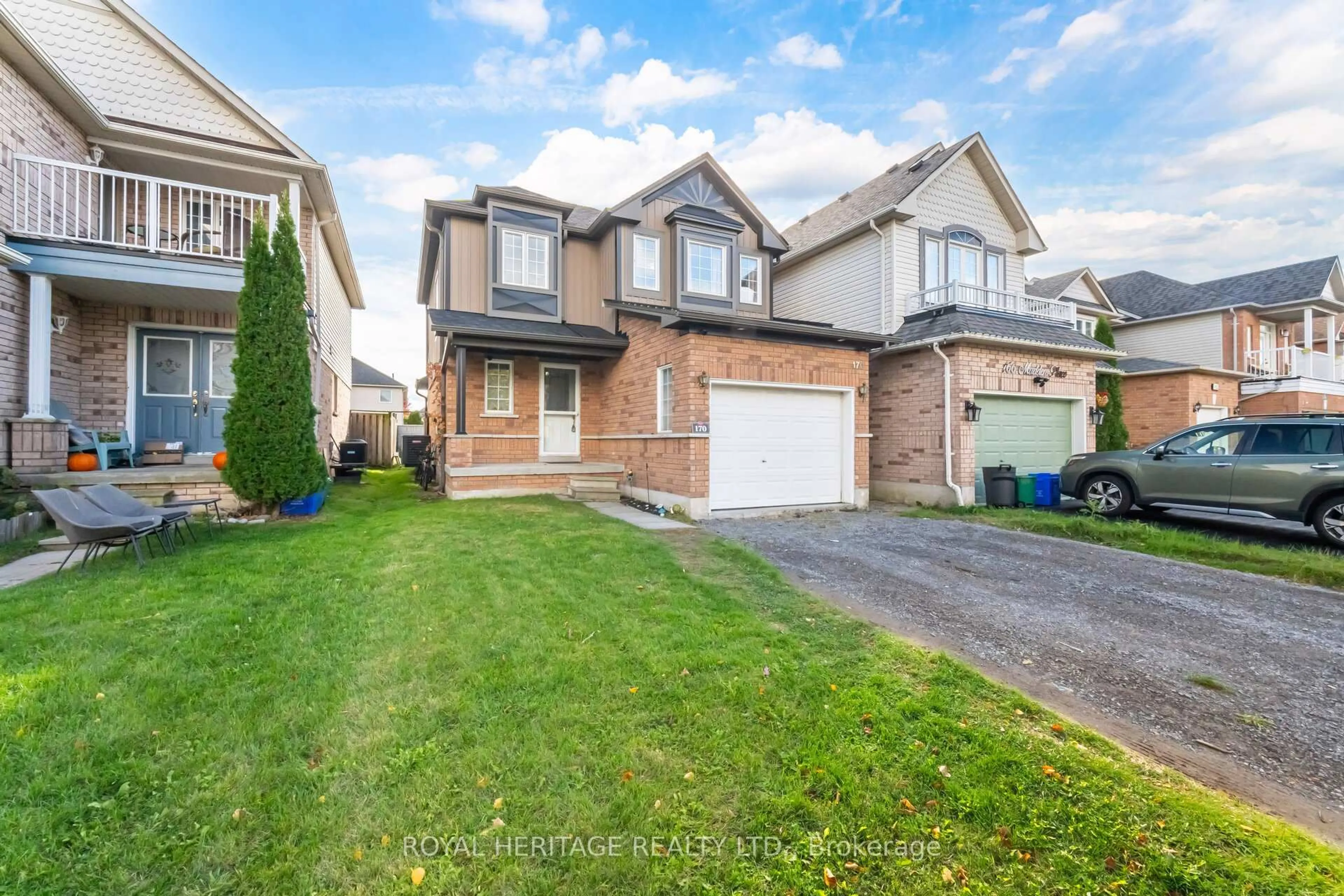 Home with vinyl exterior material, street for 170 Madden Pl, Clarington Ontario L1C 5K4
