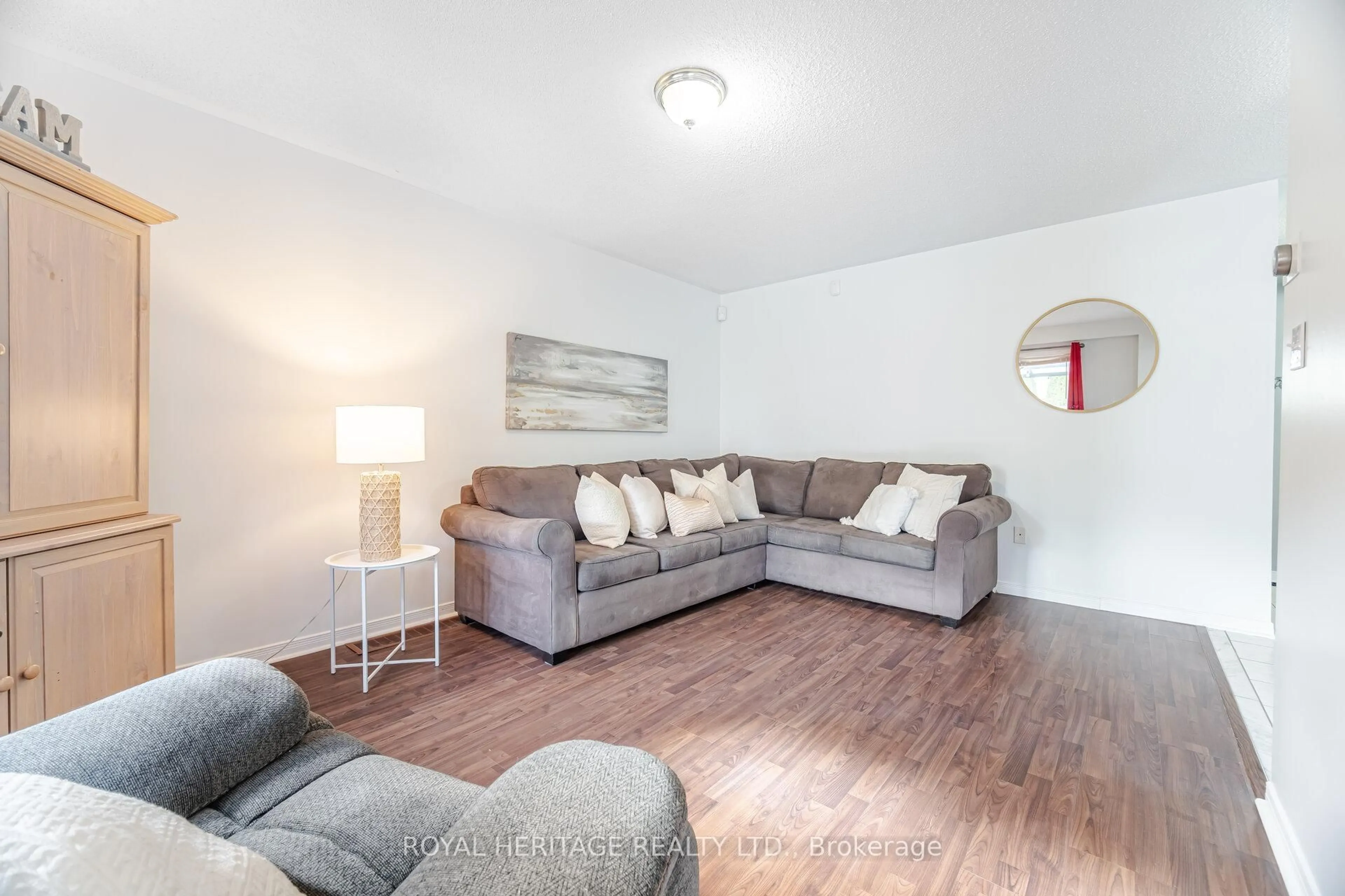 Living room with furniture, unknown for 170 Madden Pl, Clarington Ontario L1C 5K4