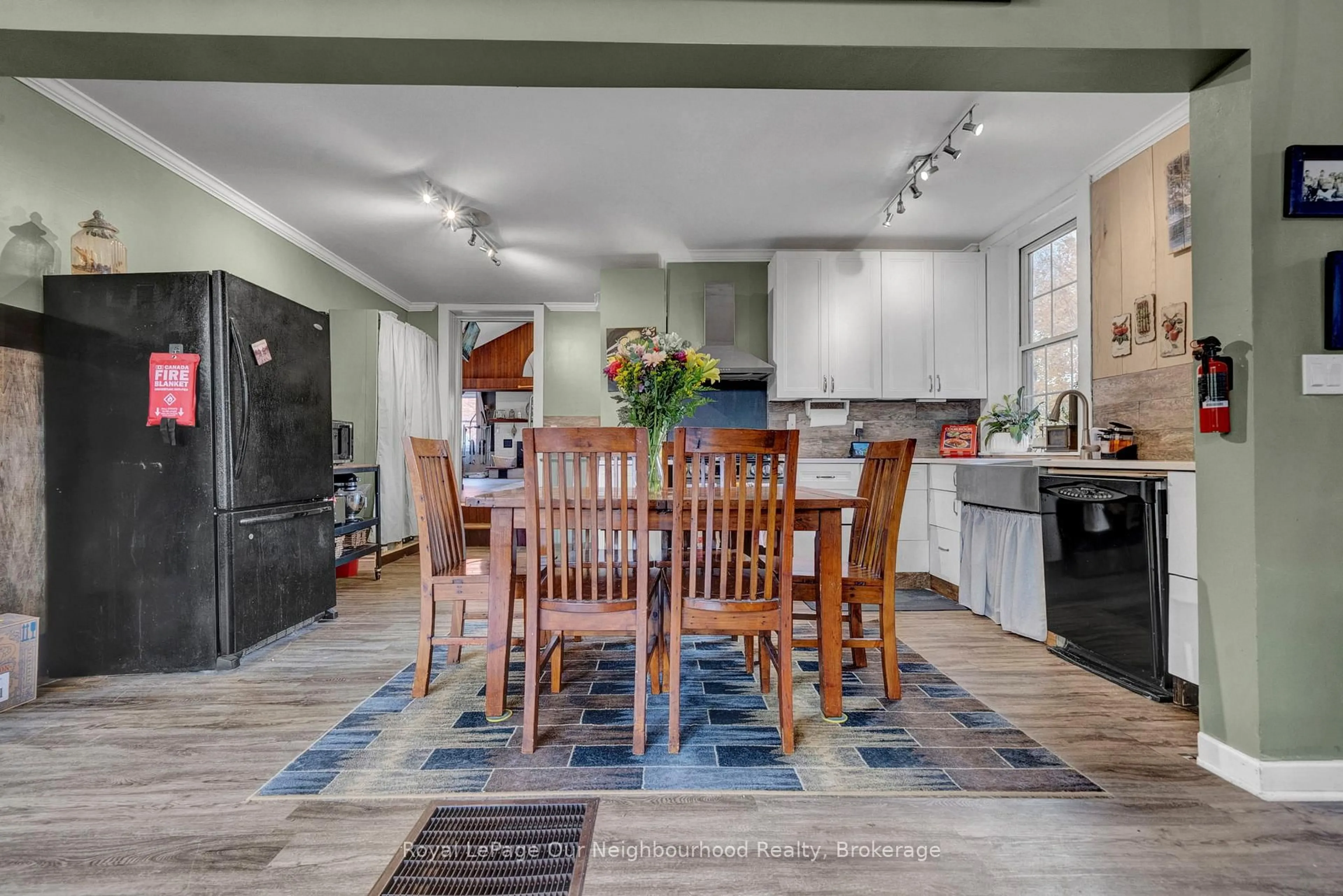 Open concept kitchen, ceramic/tile floor for 3828 Newtonville Rd, Clarington Ontario L0A 1J0