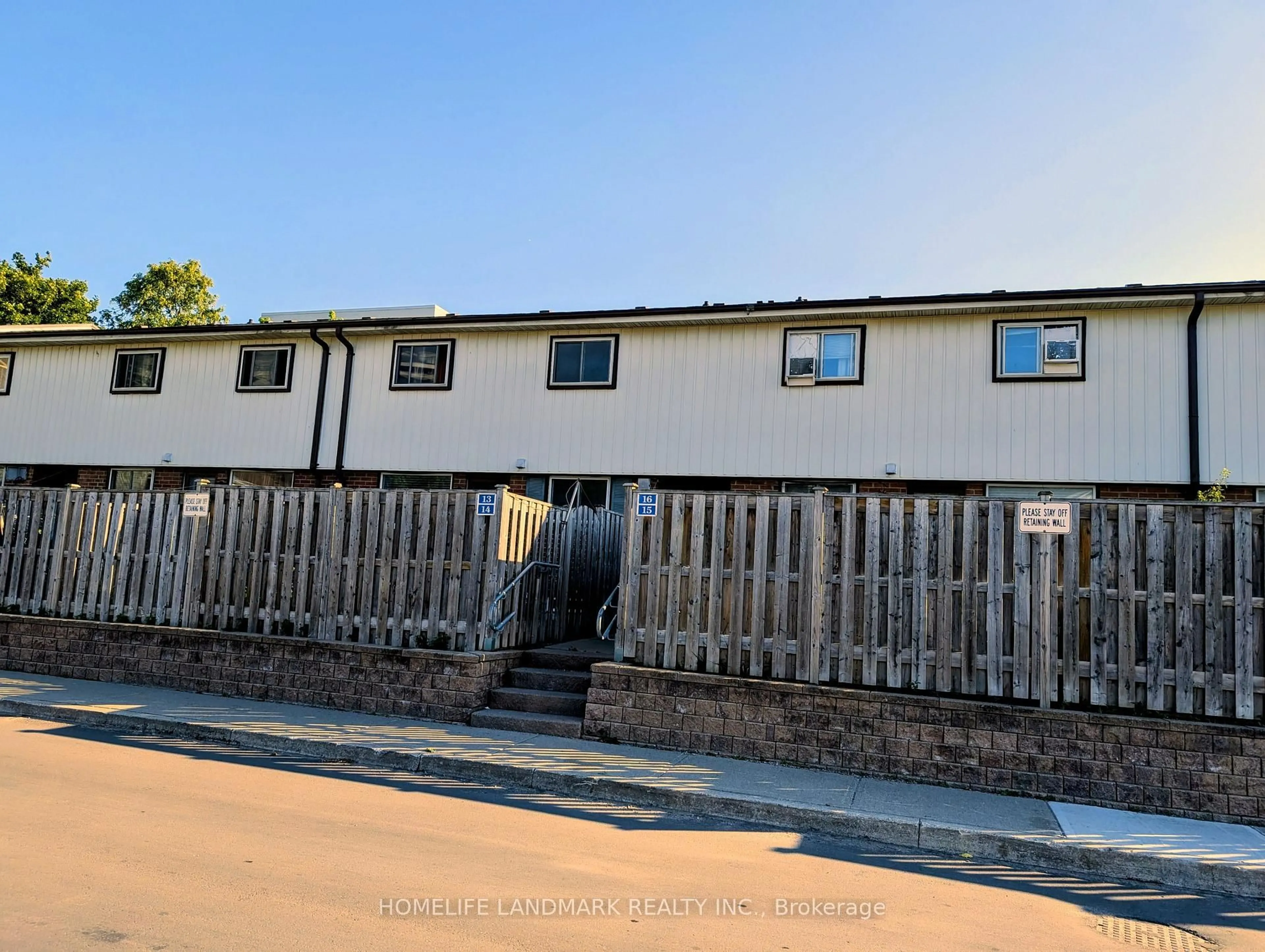 A pic from outside/outdoor area/front of a property/back of a property/a pic from drone, building for 120 Nonquon Rd #15, Oshawa Ontario L1G 7E6