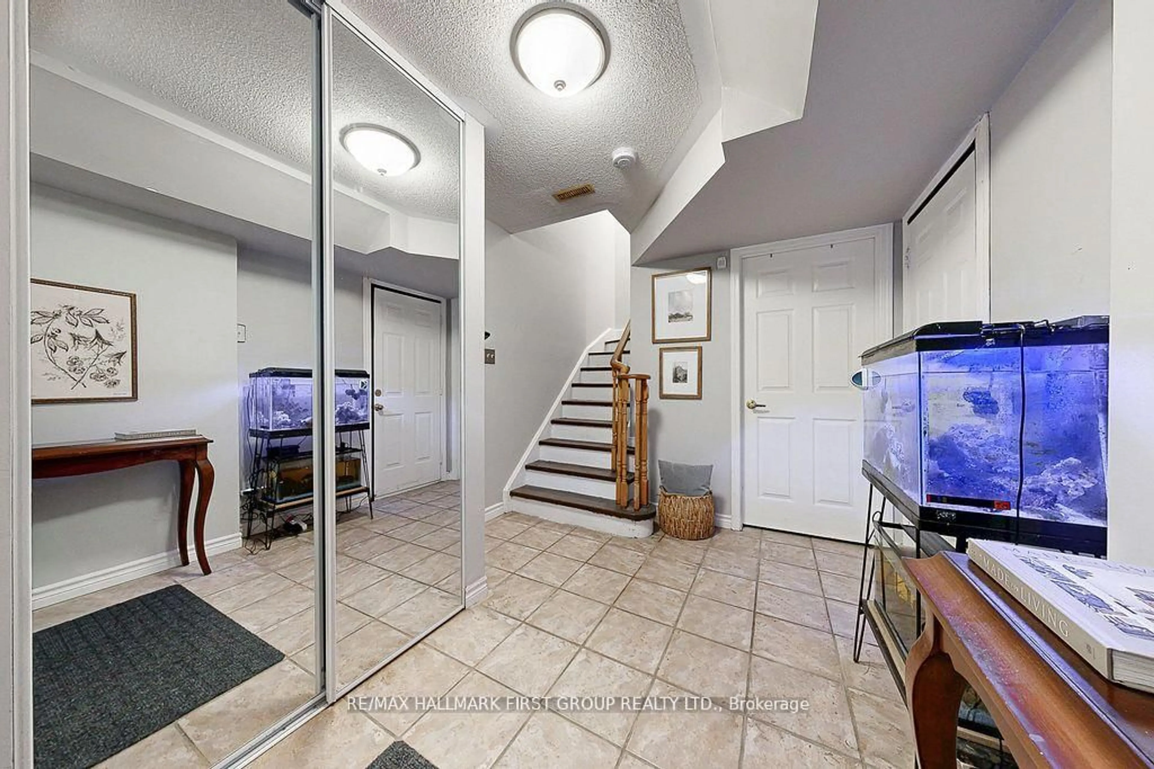 Indoor foyer for 1775 Valley Farm Rd #37, Pickering Ontario L1V 7J9