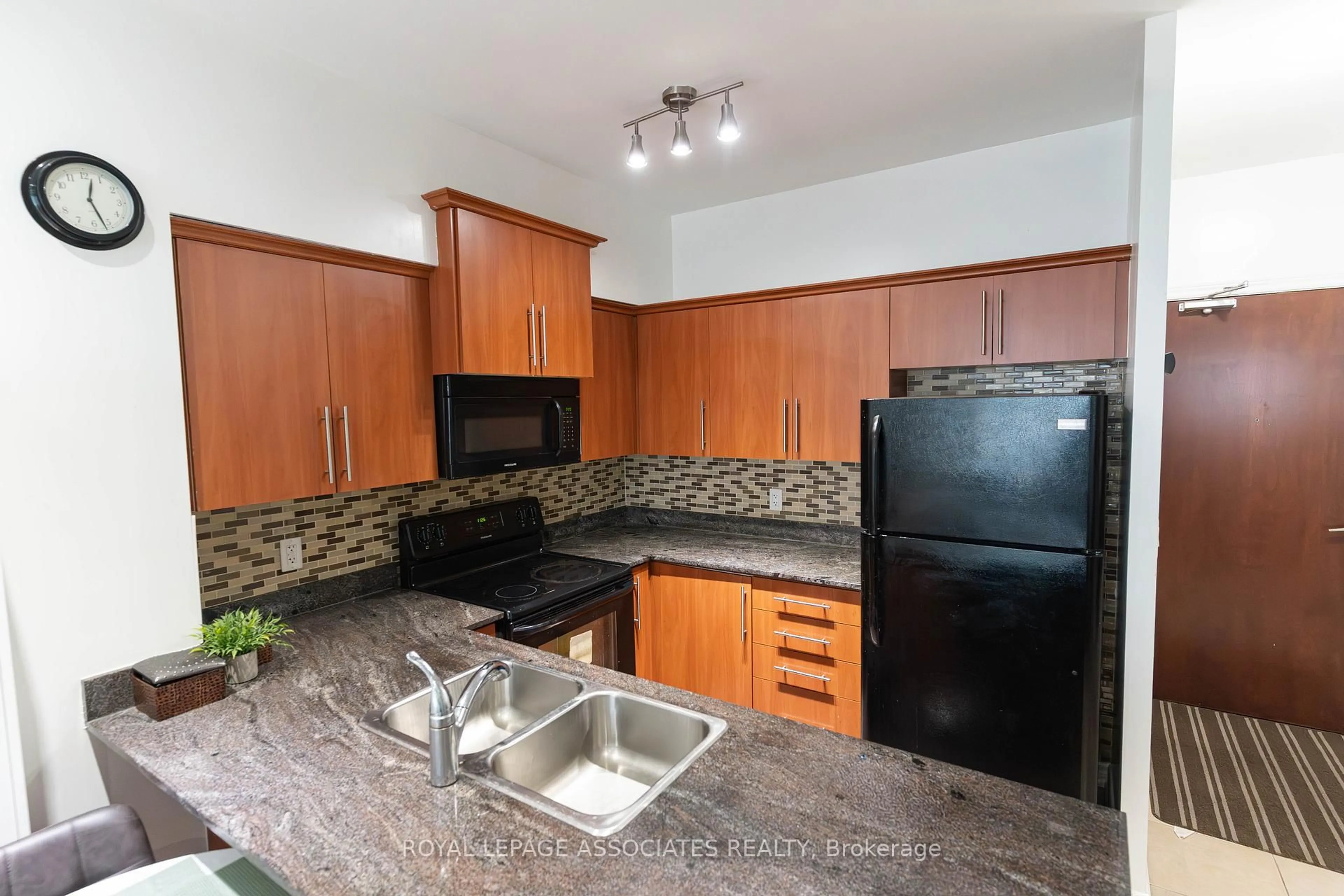Standard kitchen, unknown for 6 Rosebank Dr #1K, Toronto Ontario M1B 0A1
