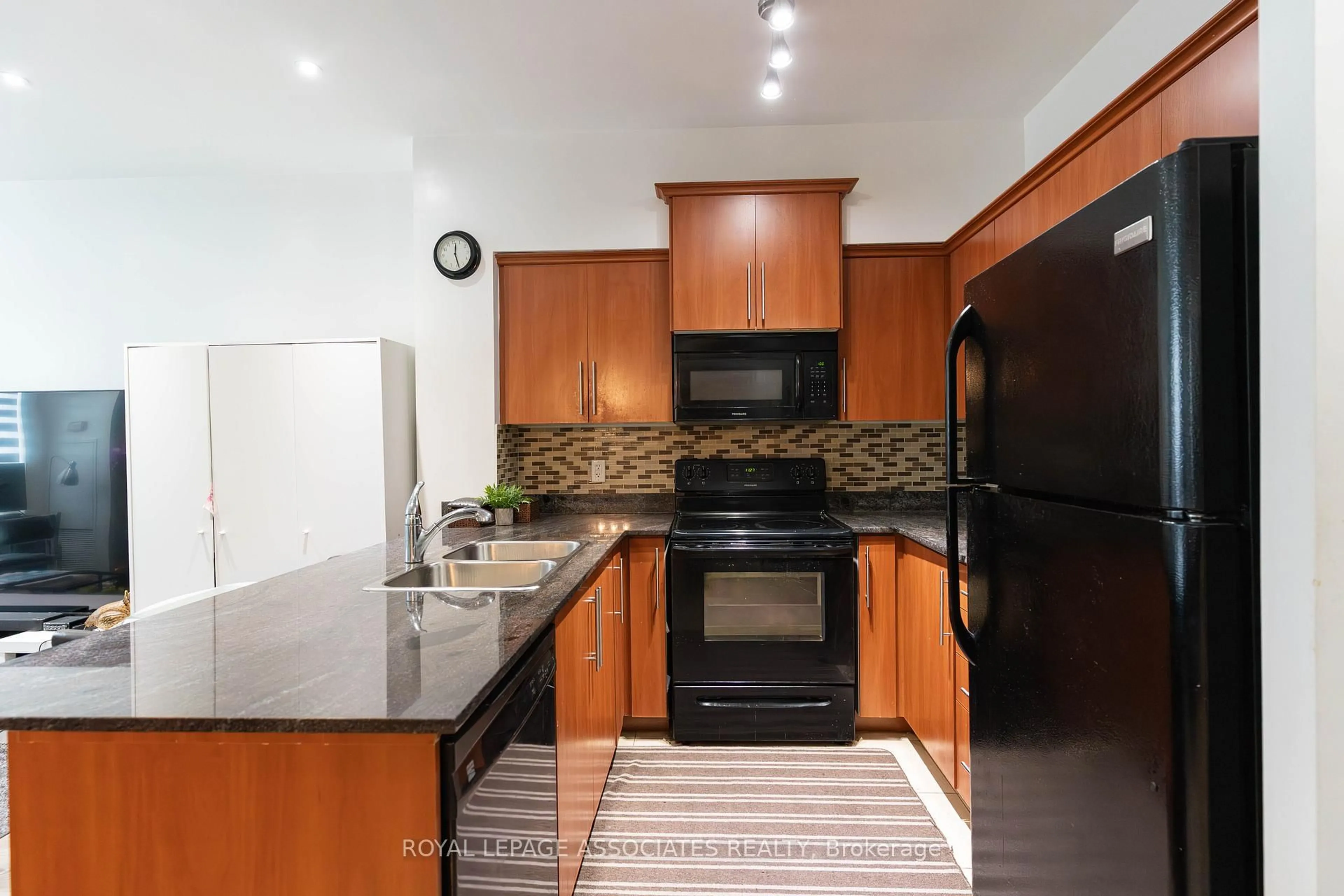 Standard kitchen, ceramic/tile floor for 6 Rosebank Dr #1K, Toronto Ontario M1B 0A1