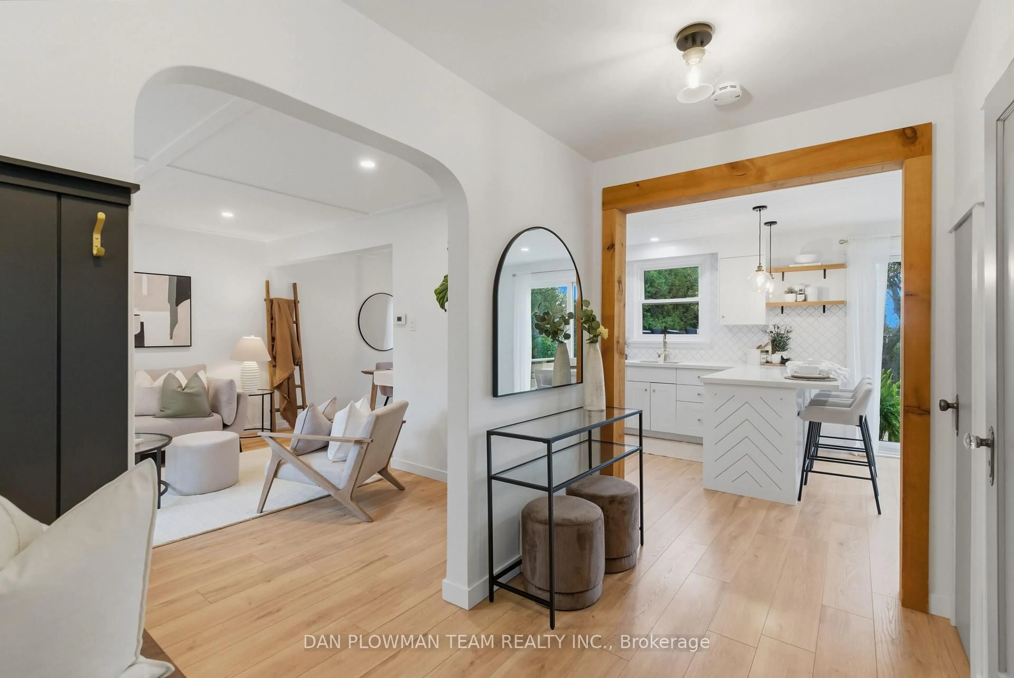 Open concept kitchen, unknown for 809 Mary St, Oshawa Ontario L1G 5G5