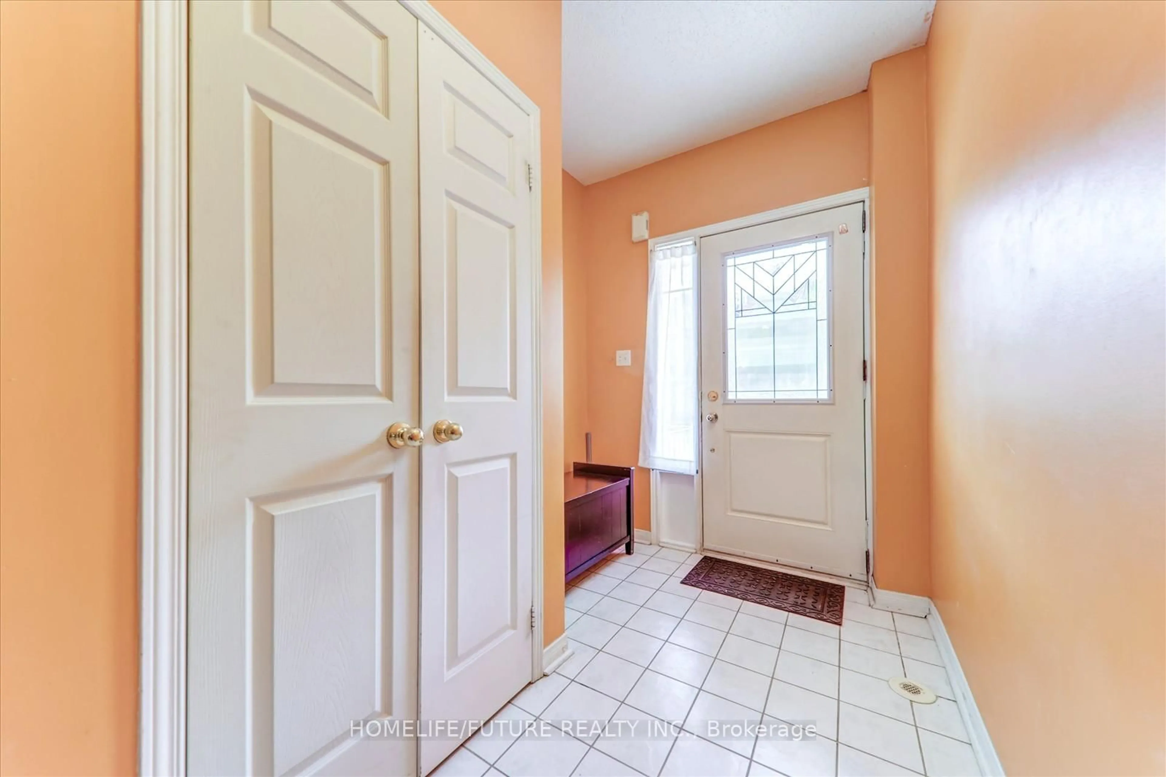 Indoor entryway for 6 Guillet St, Toronto Ontario M4B 3N8