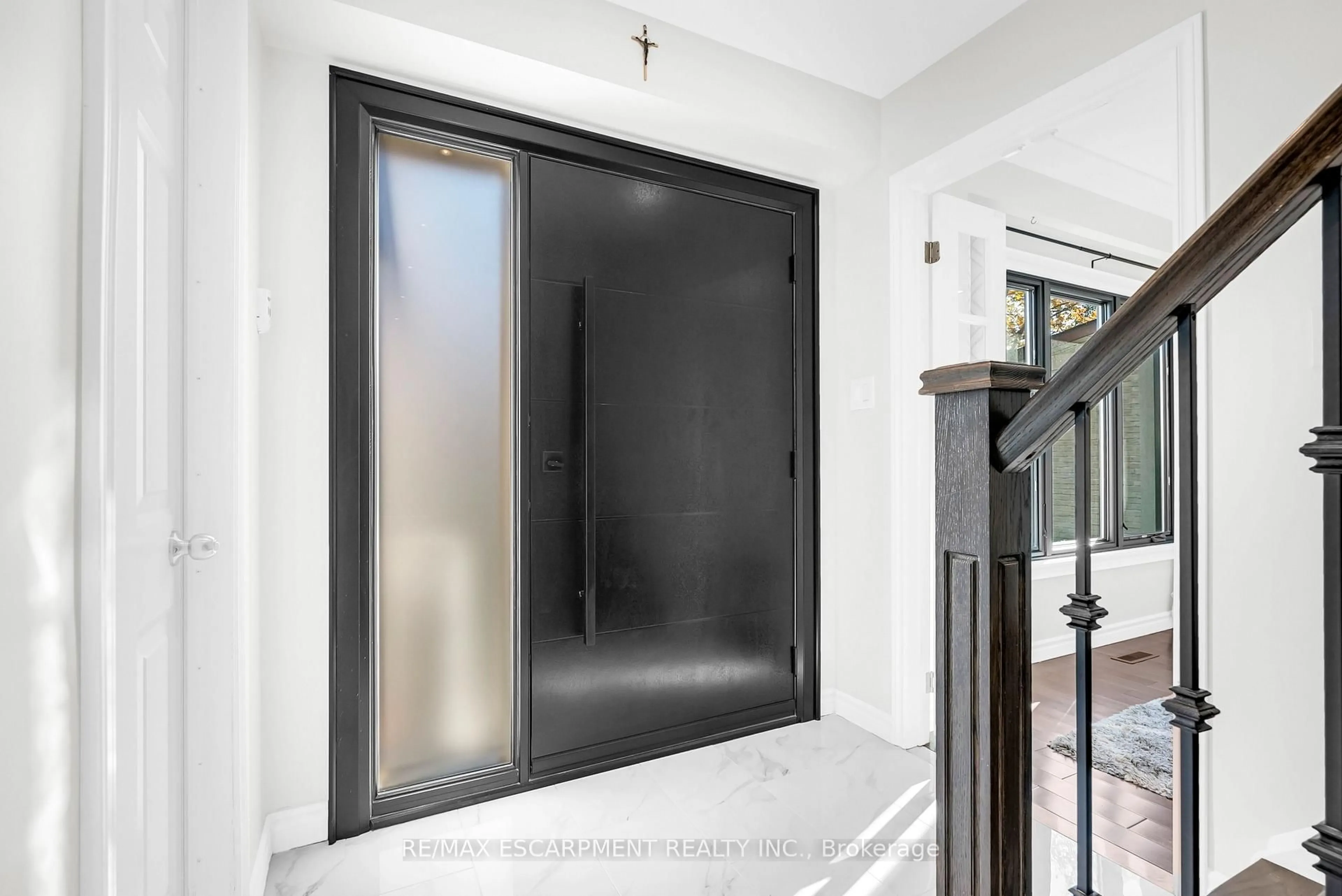Indoor entryway for 12 Chopin Crt, Whitby Ontario L1N 6C5