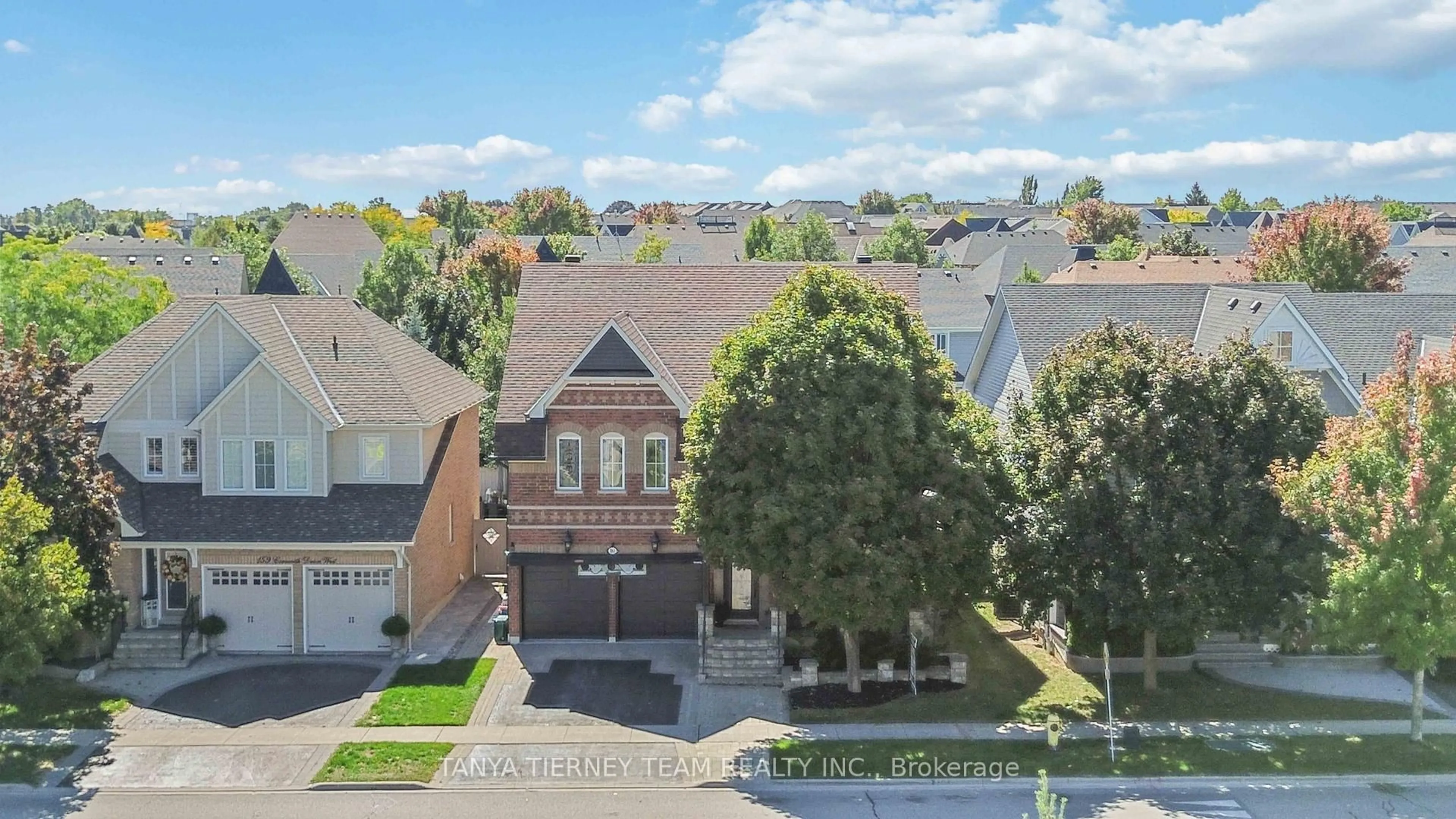 A pic from outside/outdoor area/front of a property/back of a property/a pic from drone, street for 161 Carnwith Dr, Whitby Ontario L1M 2J5