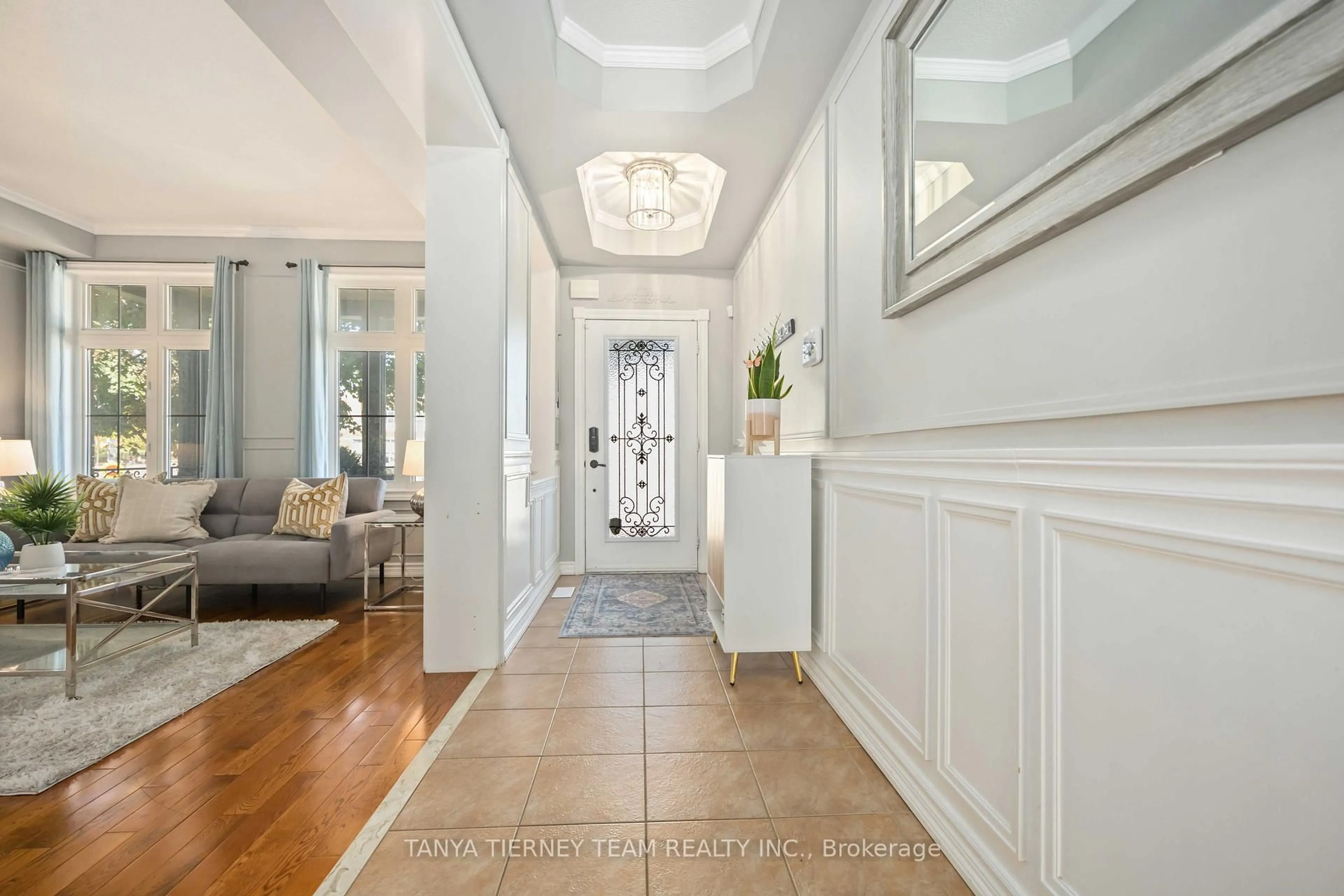 Indoor entryway for 161 Carnwith Dr, Whitby Ontario L1M 2J5