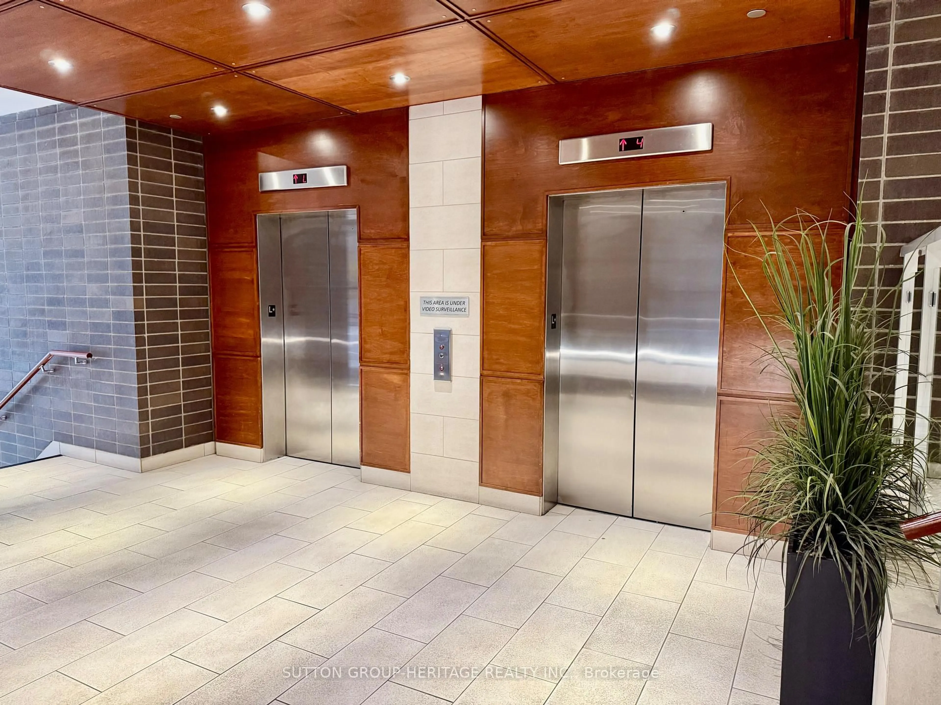 Indoor foyer for 44 Bond St #902, Oshawa Ontario L1G 6R2