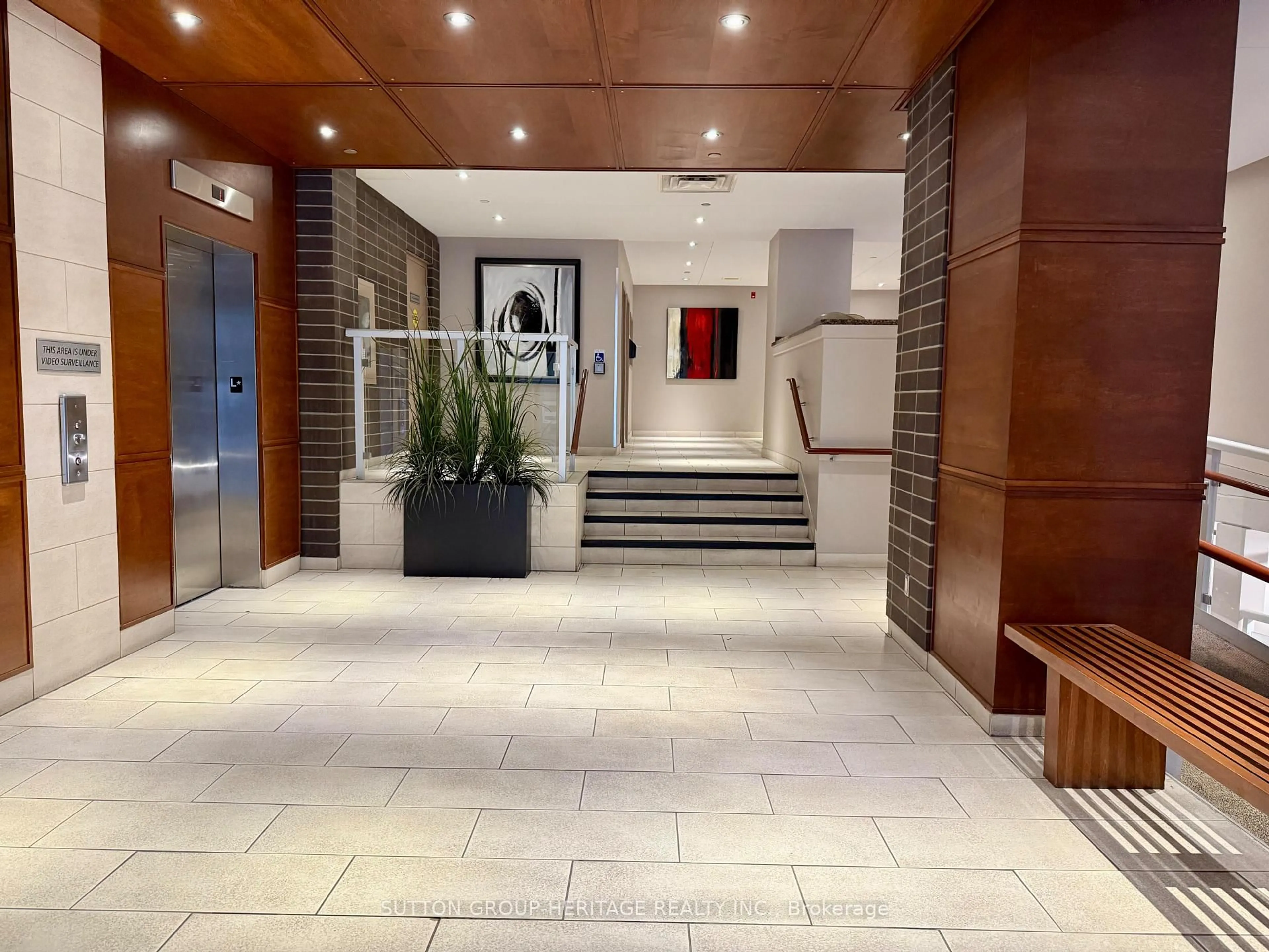 Lobby for 44 Bond St #902, Oshawa Ontario L1G 6R2