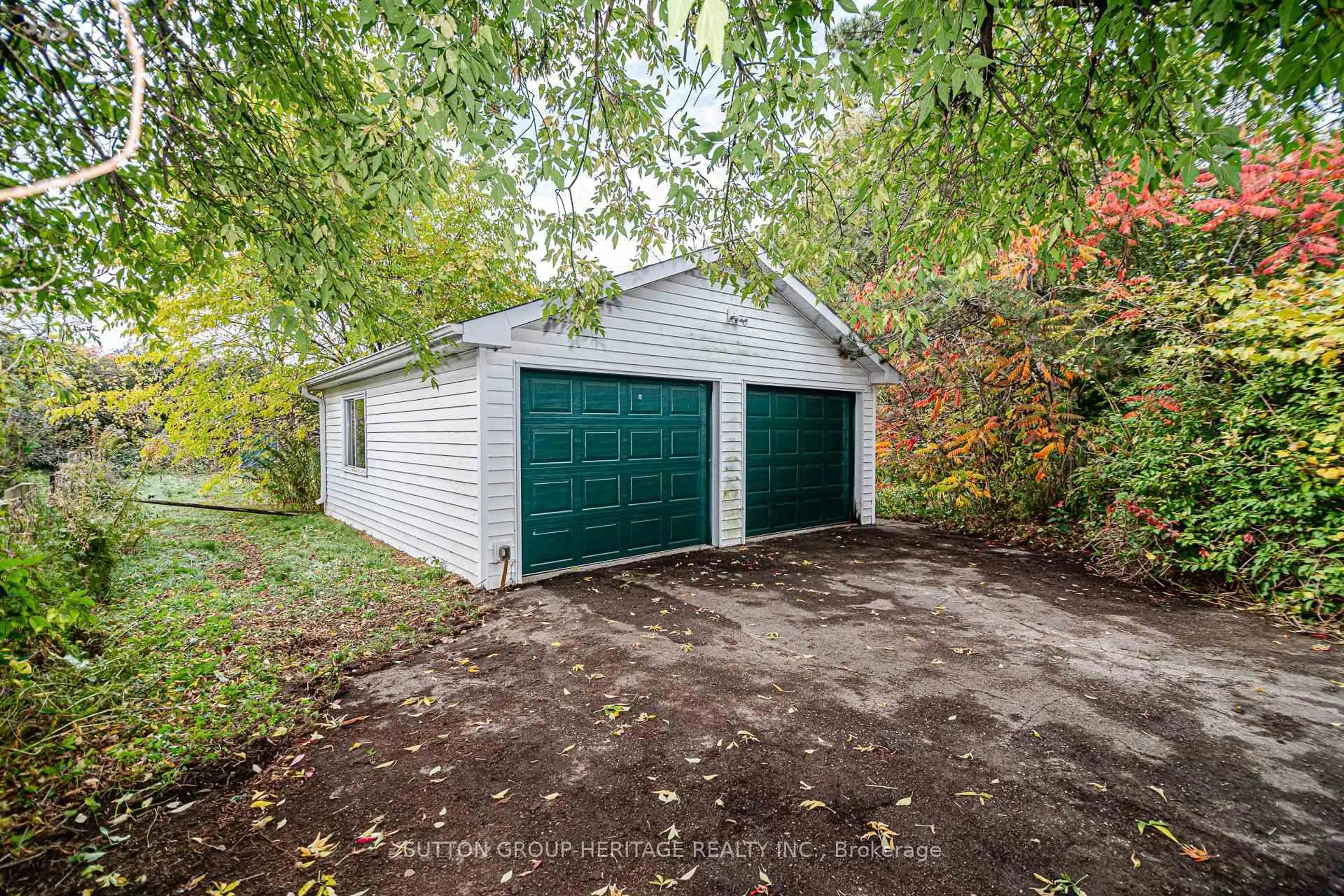 Indoor garage for 2424 Prestonvale Rd, Clarington Ontario L1E 2S1