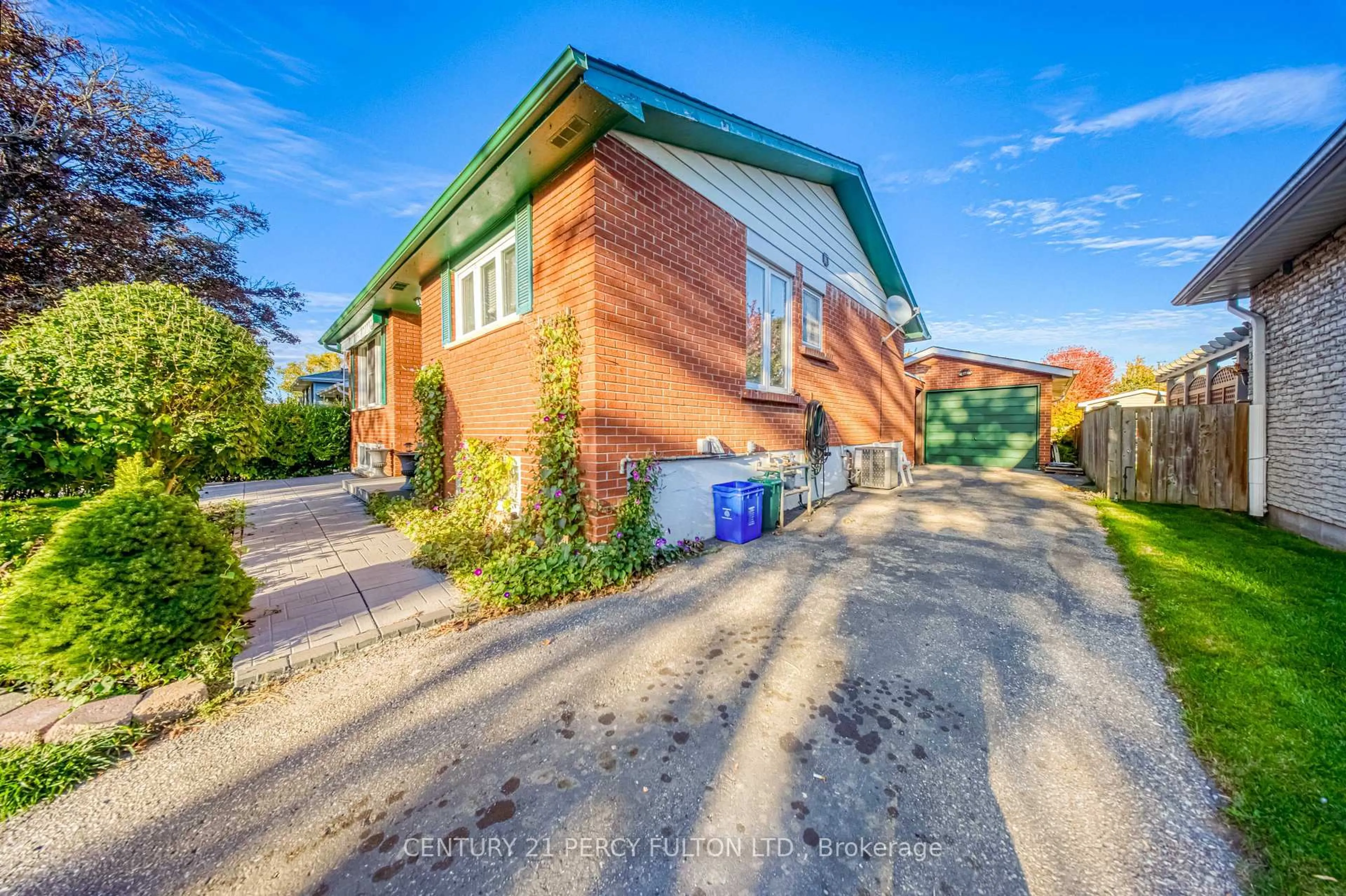 A pic from outside/outdoor area/front of a property/back of a property/a pic from drone, street for 43 Taylor Rd, Ajax Ontario L1S 2X5