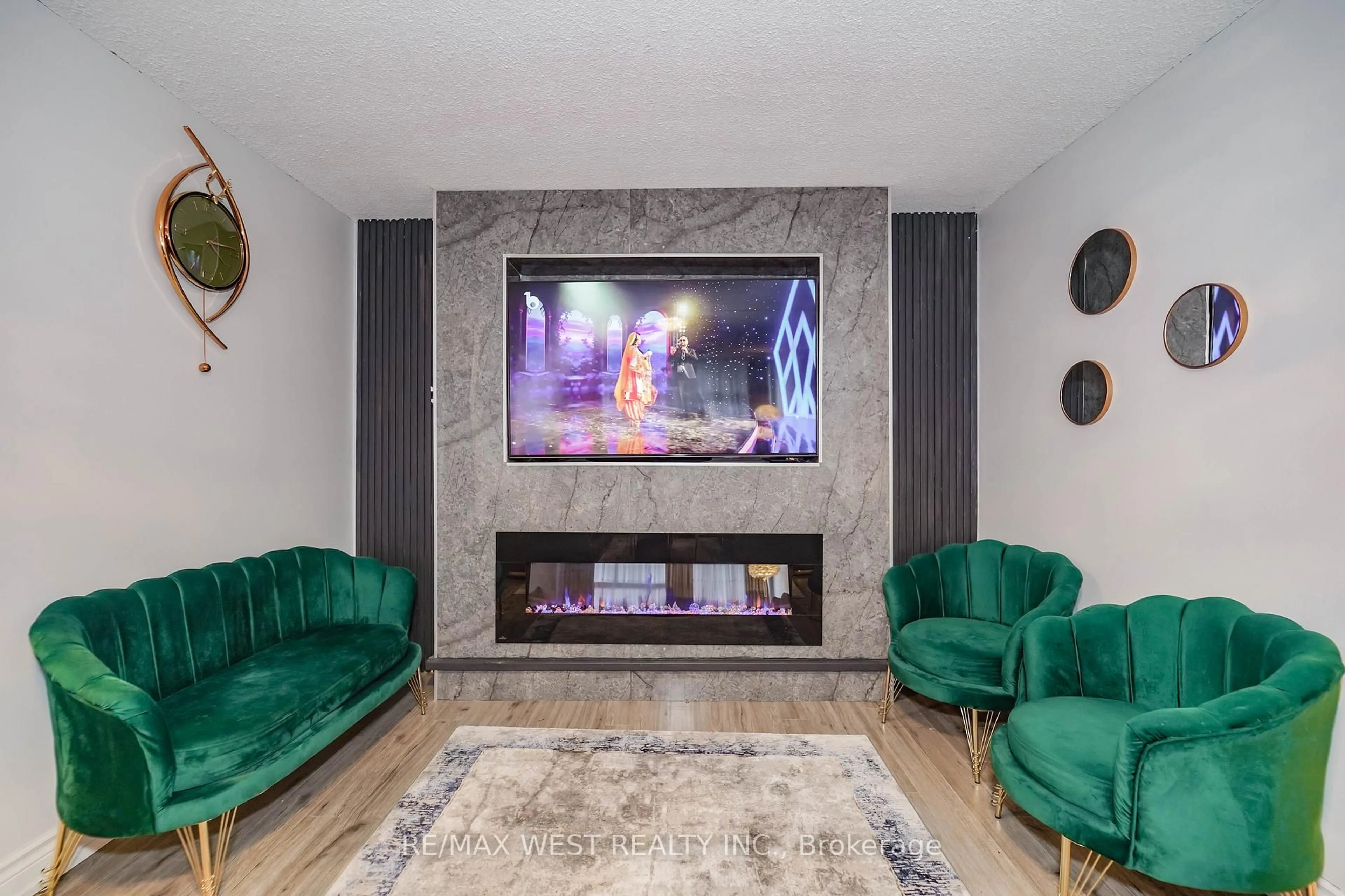 Home theater for 100 Wingarden Crt #714, Toronto Ontario M1B 2P4