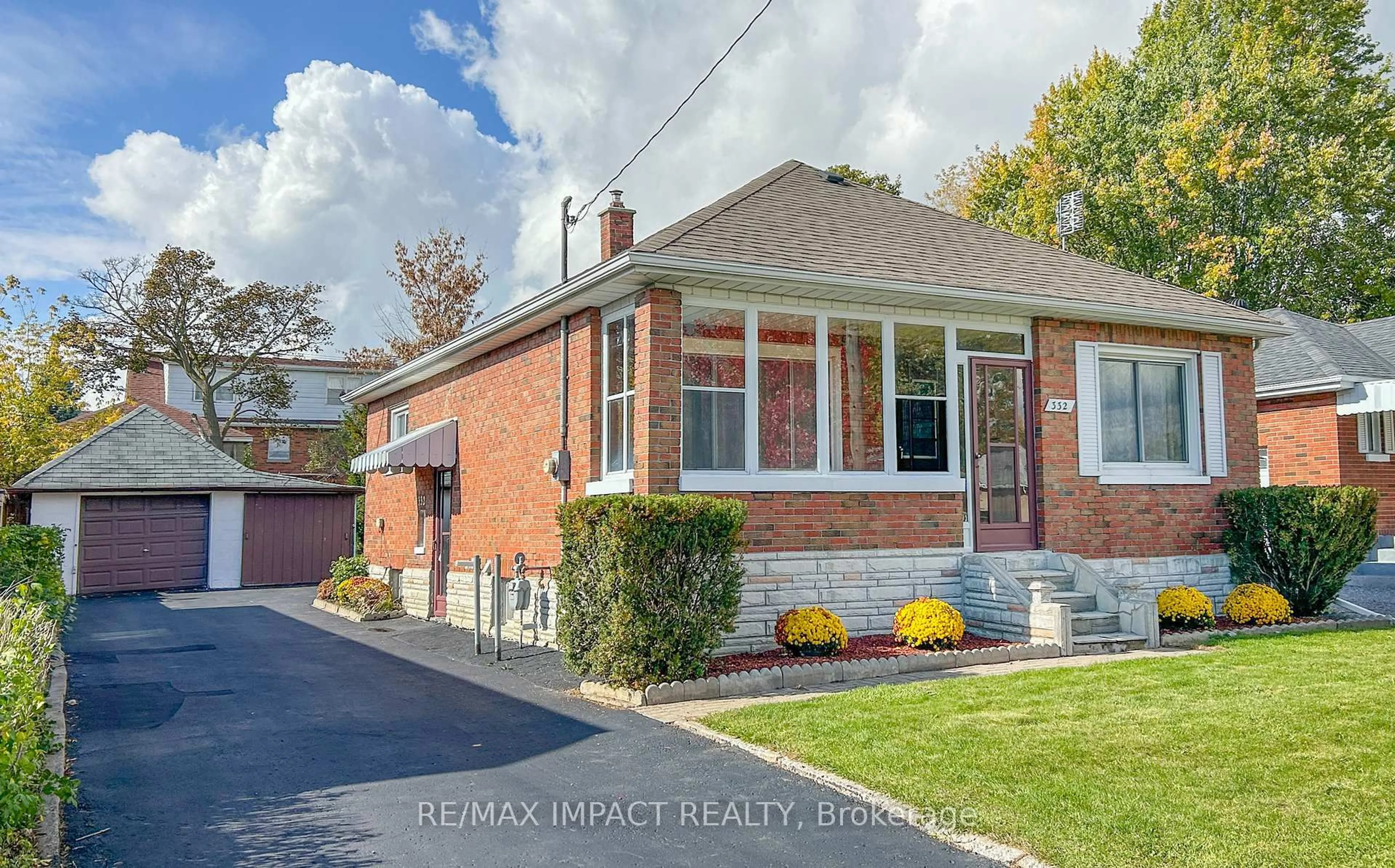 Home with brick exterior material, street for 332 Lasalle Ave, Oshawa Ontario L1H 5Y6