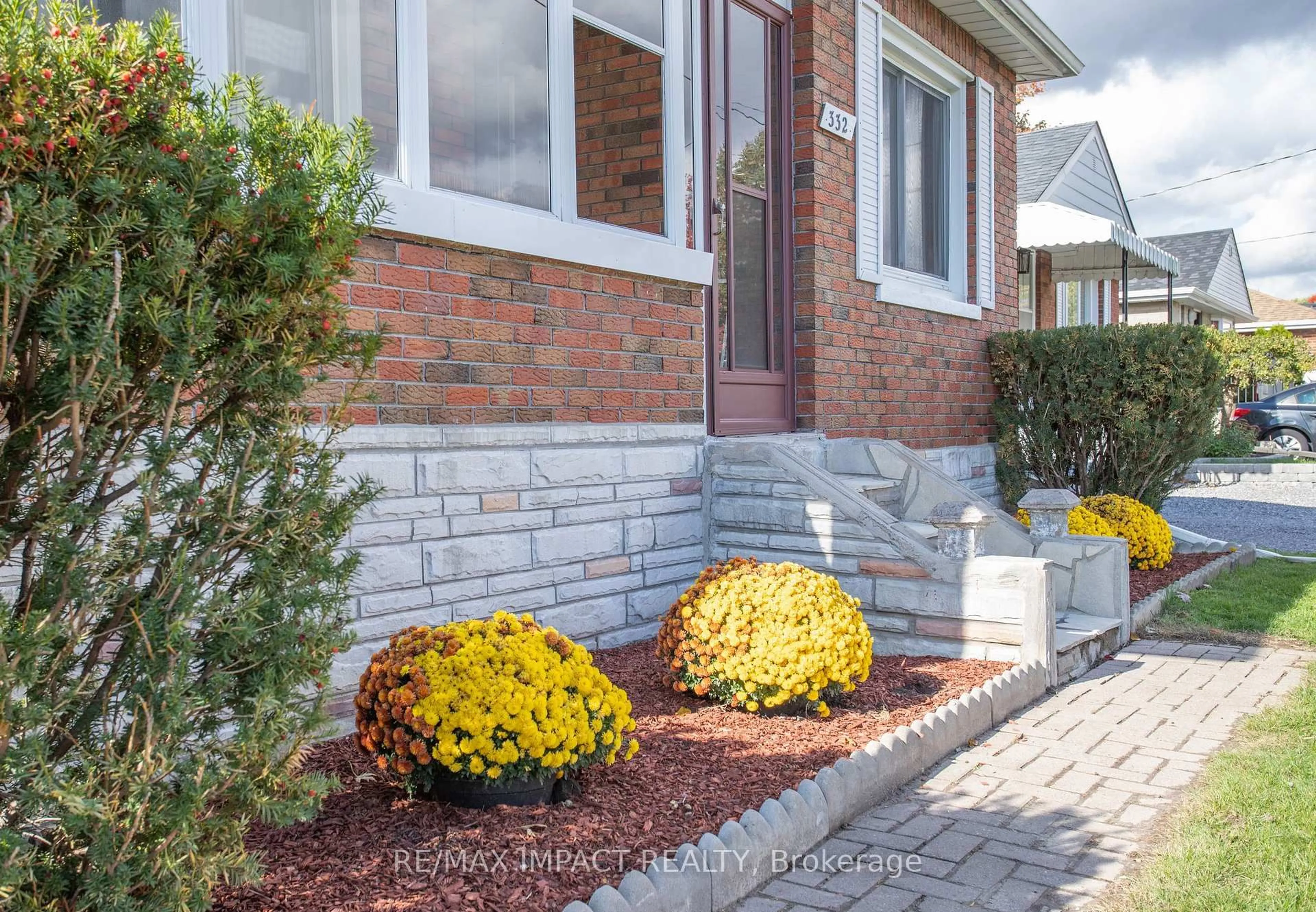 Home with brick exterior material, street for 332 Lasalle Ave, Oshawa Ontario L1H 5Y6