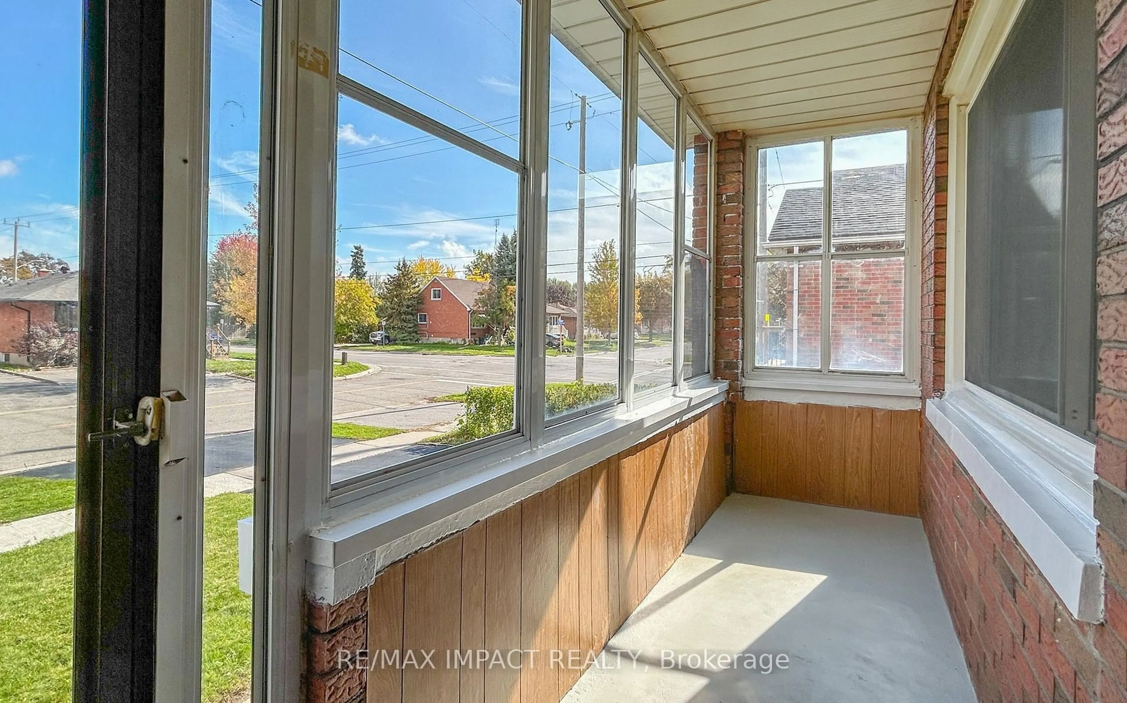 Unknown for 332 Lasalle Ave, Oshawa Ontario L1H 5Y6