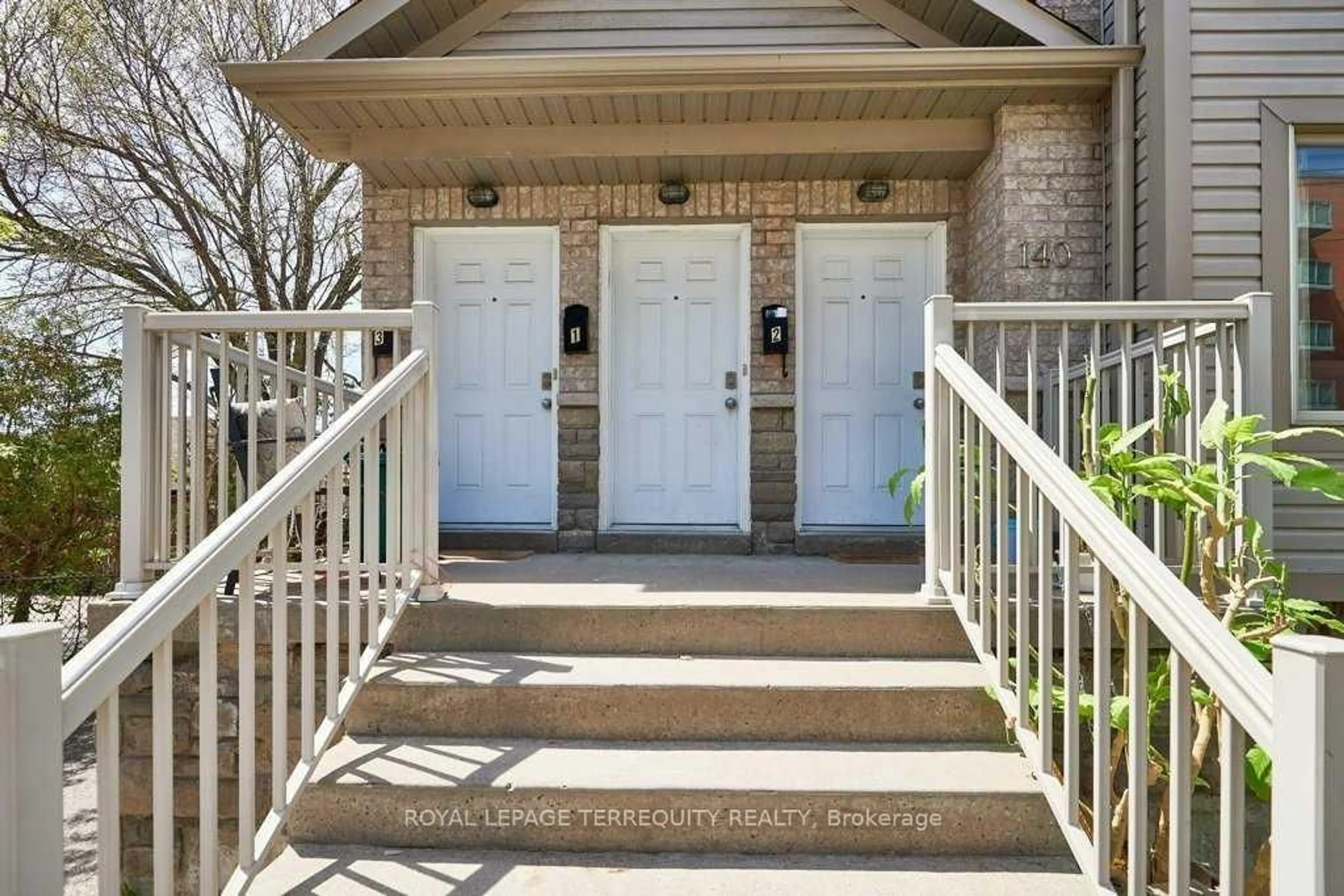 Indoor entryway for 140 Mary St, Oshawa Ontario L1G 5B9