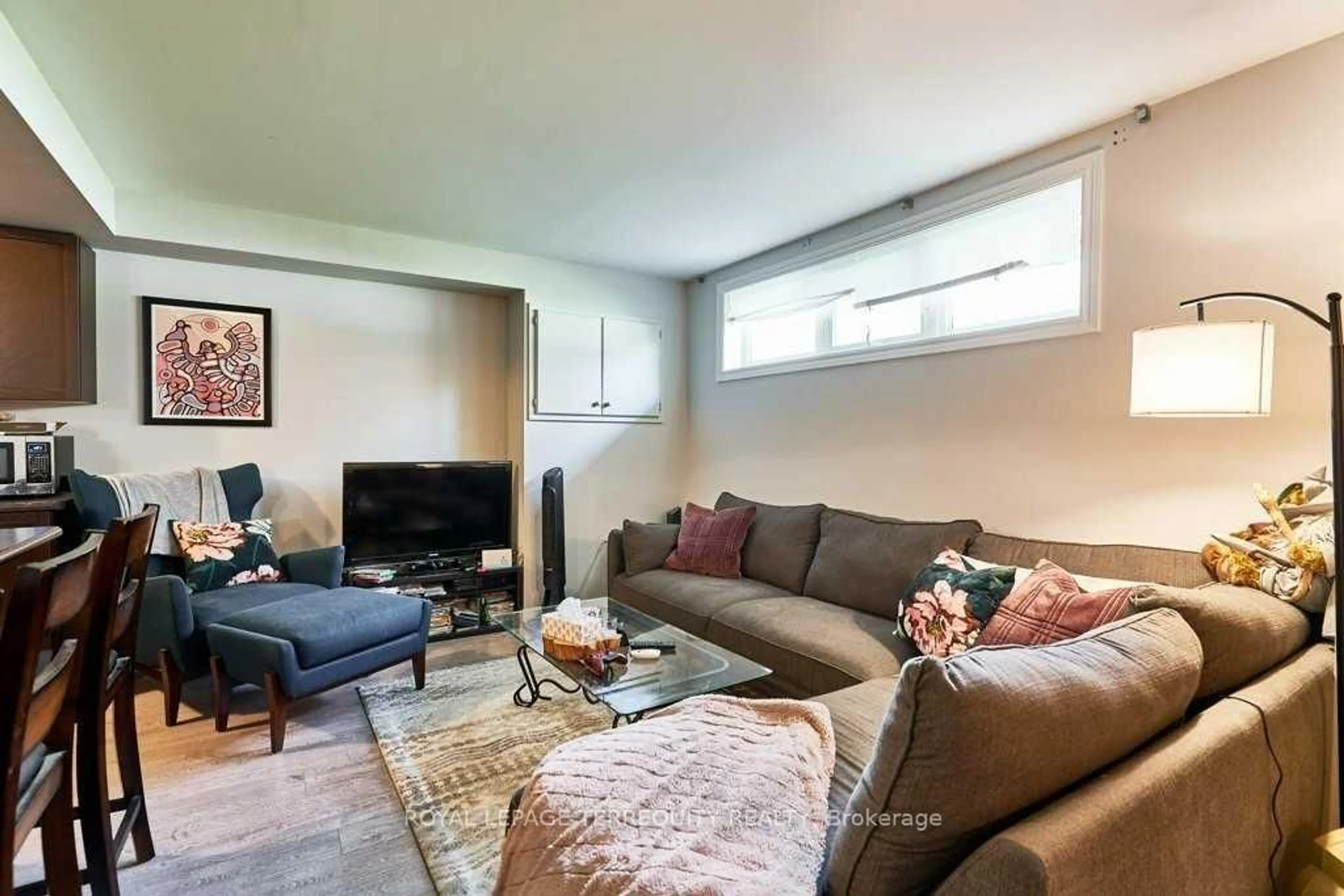 Living room with furniture, unknown for 140 Mary St, Oshawa Ontario L1G 5B9