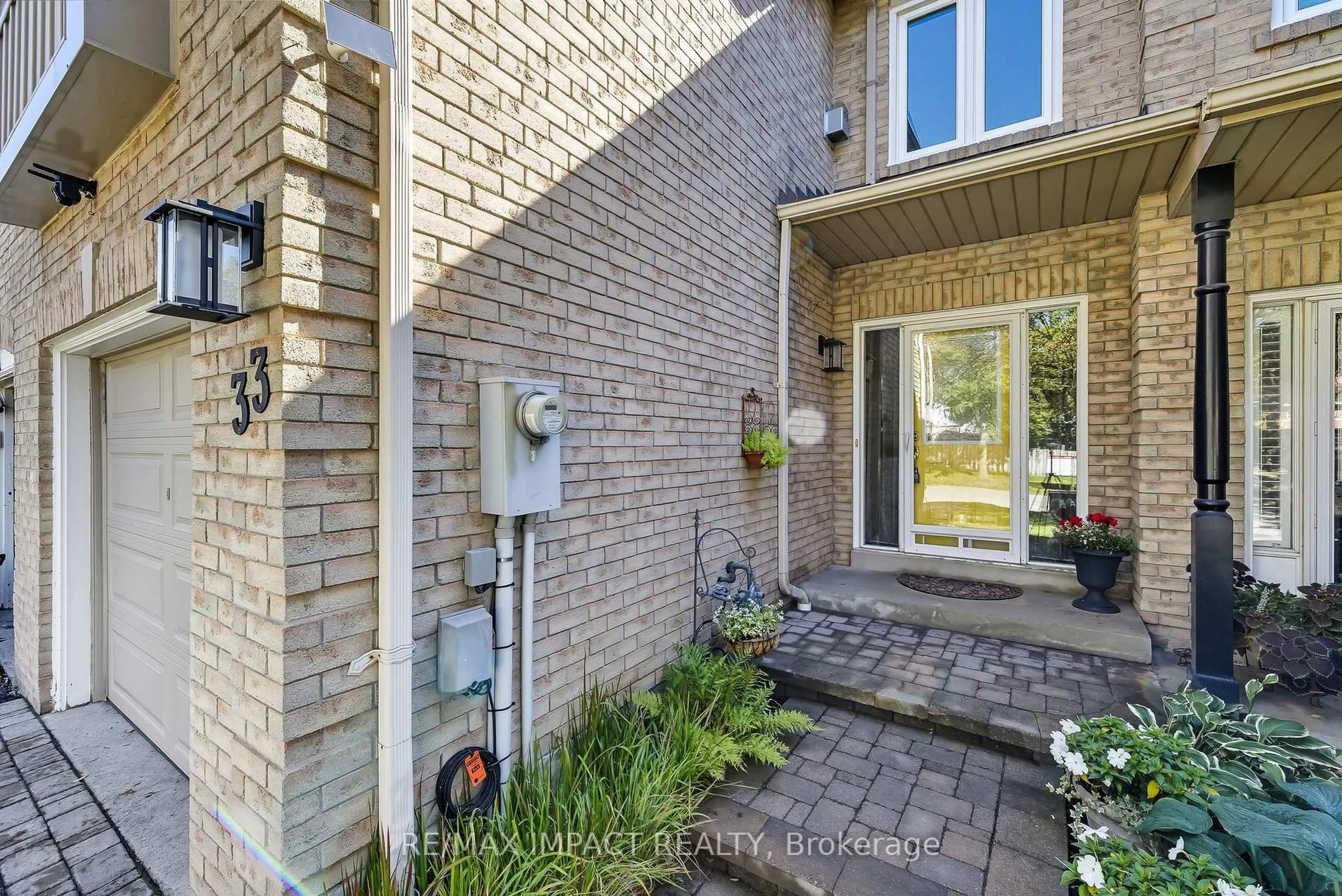 Home with brick exterior material, street for 33 Pine Gate Pl, Whitby Ontario L1R 2M6