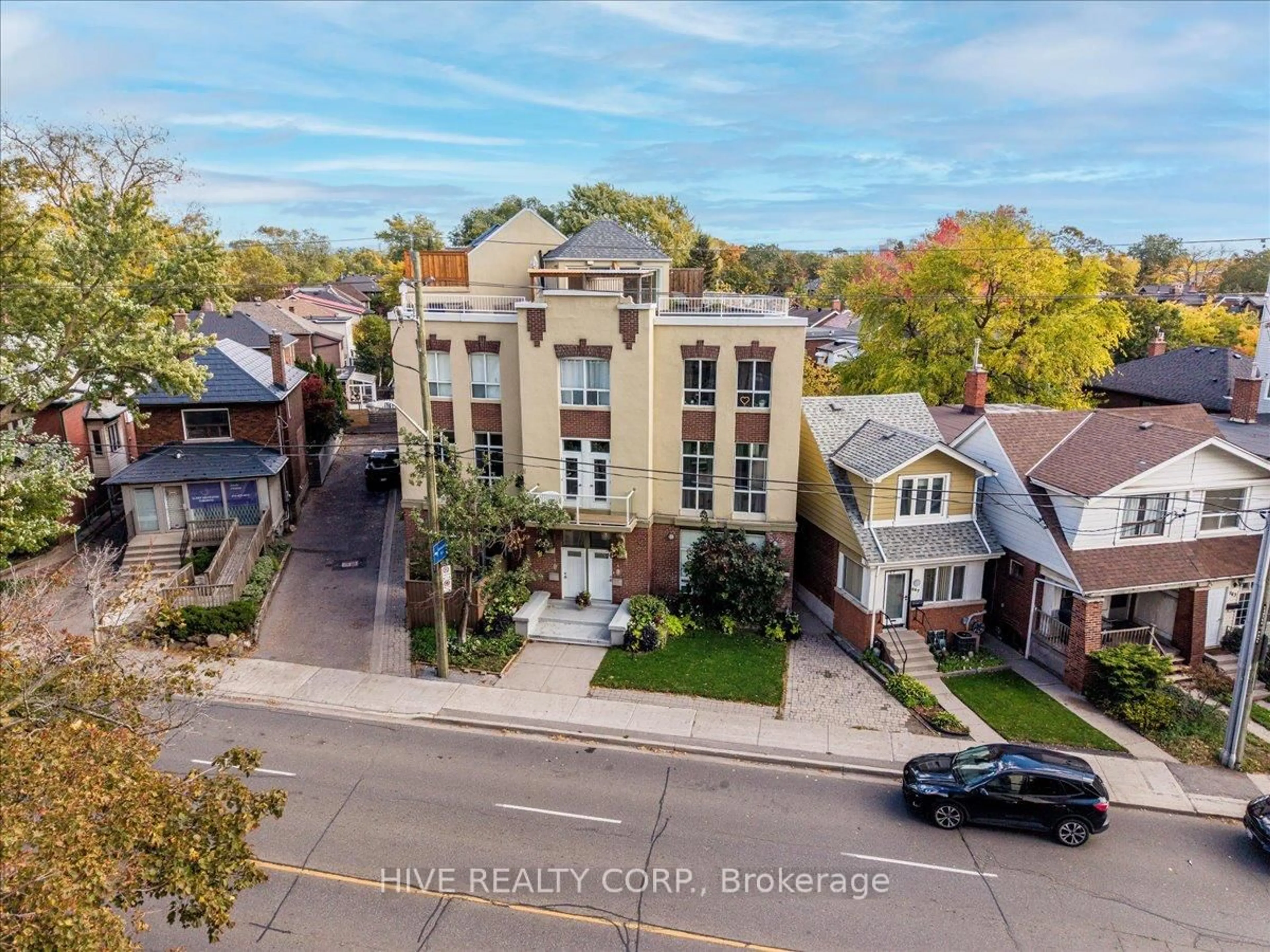 A pic from outside/outdoor area/front of a property/back of a property/a pic from drone, city buildings view from balcony for 957 Broadview Ave #D, Toronto Ontario M4K 2R5
