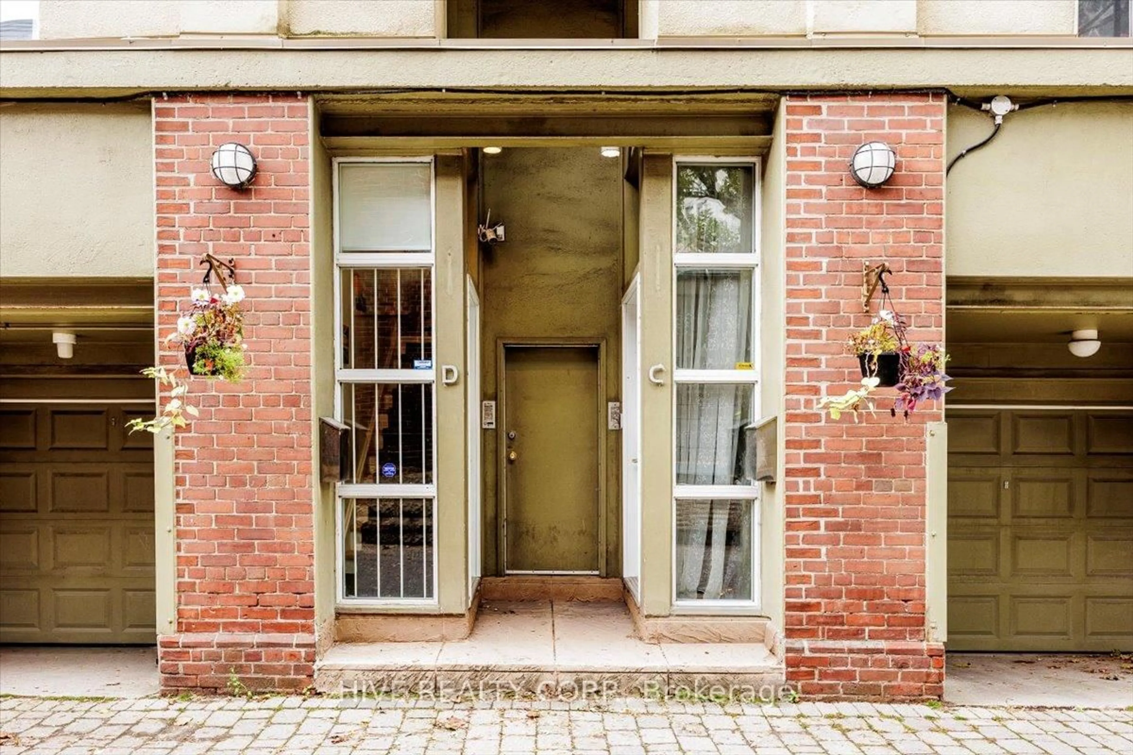 Indoor entryway for 957 Broadview Ave #D, Toronto Ontario M4K 2R5