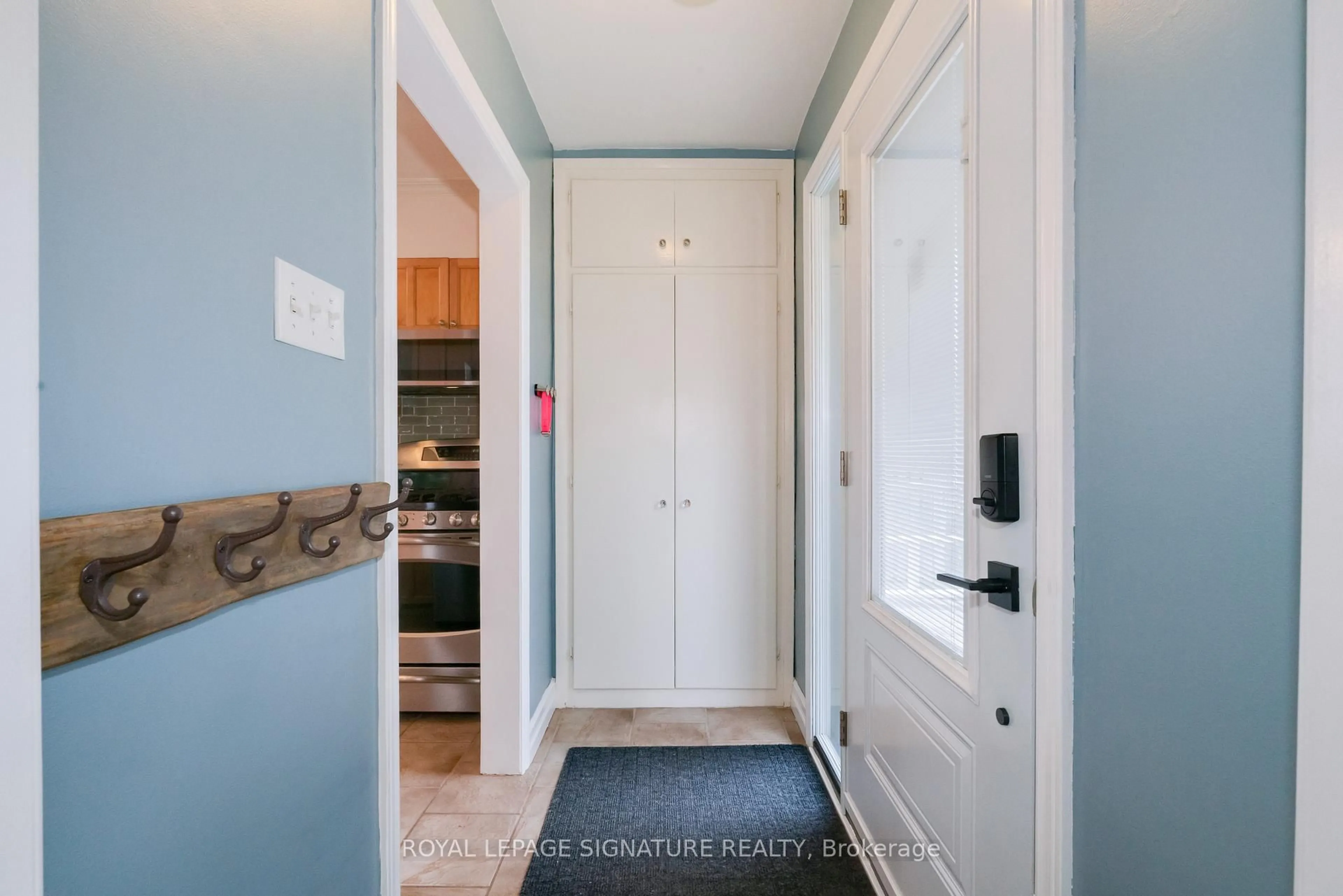 Indoor entryway for 31 Castille Ave, Toronto Ontario M1R 2C2