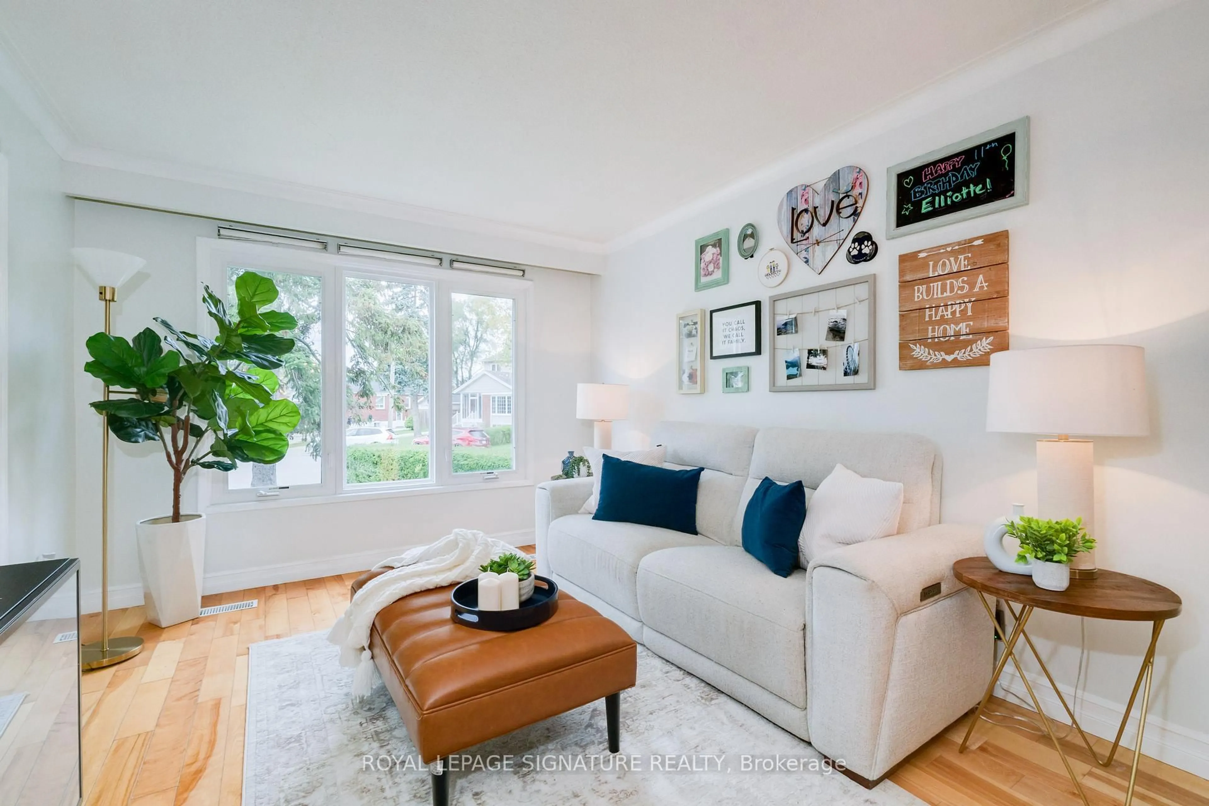 Living room with furniture, unknown for 31 Castille Ave, Toronto Ontario M1R 2C2