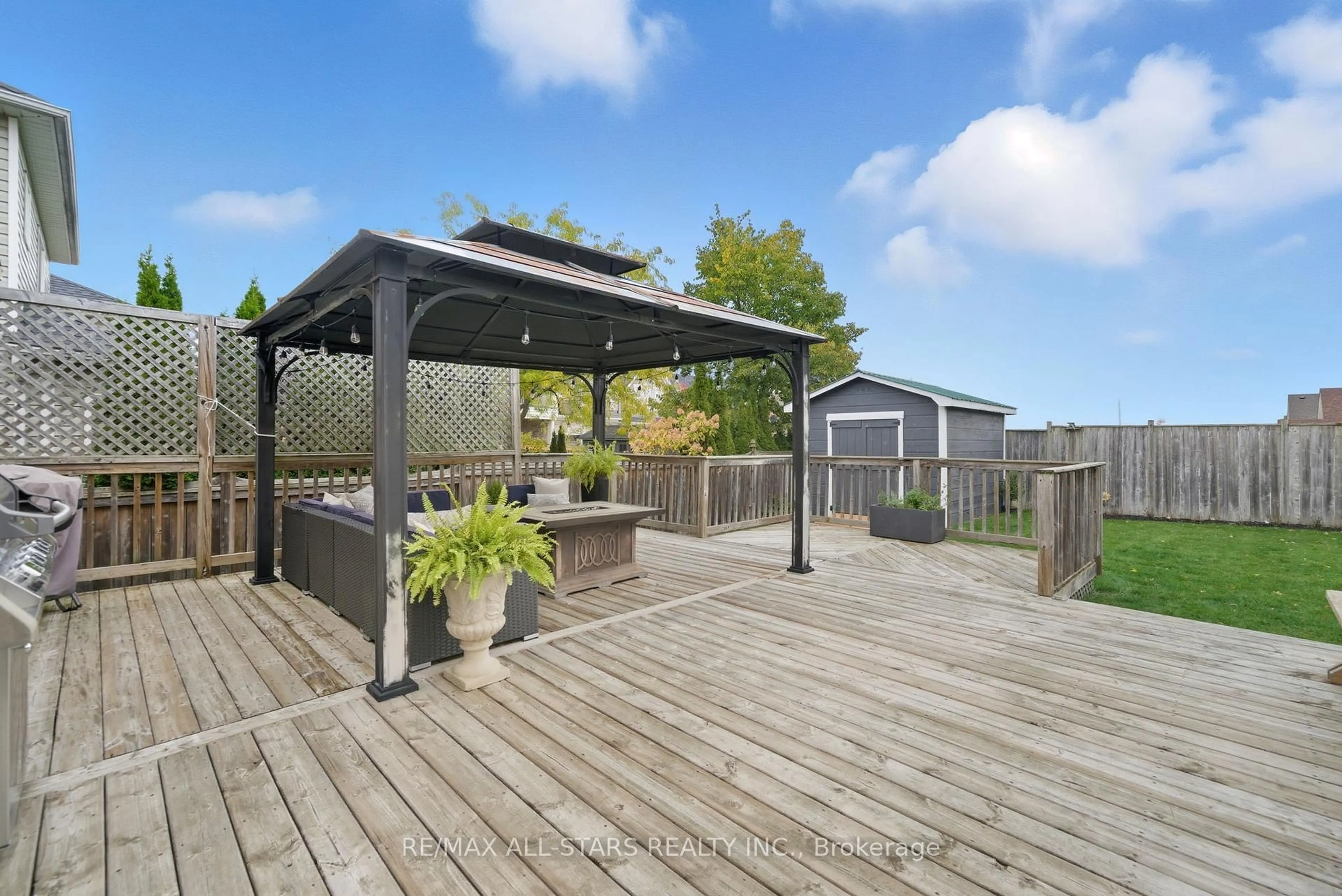 Patio, street for 151 Ash St, Scugog Ontario L9L 1V2