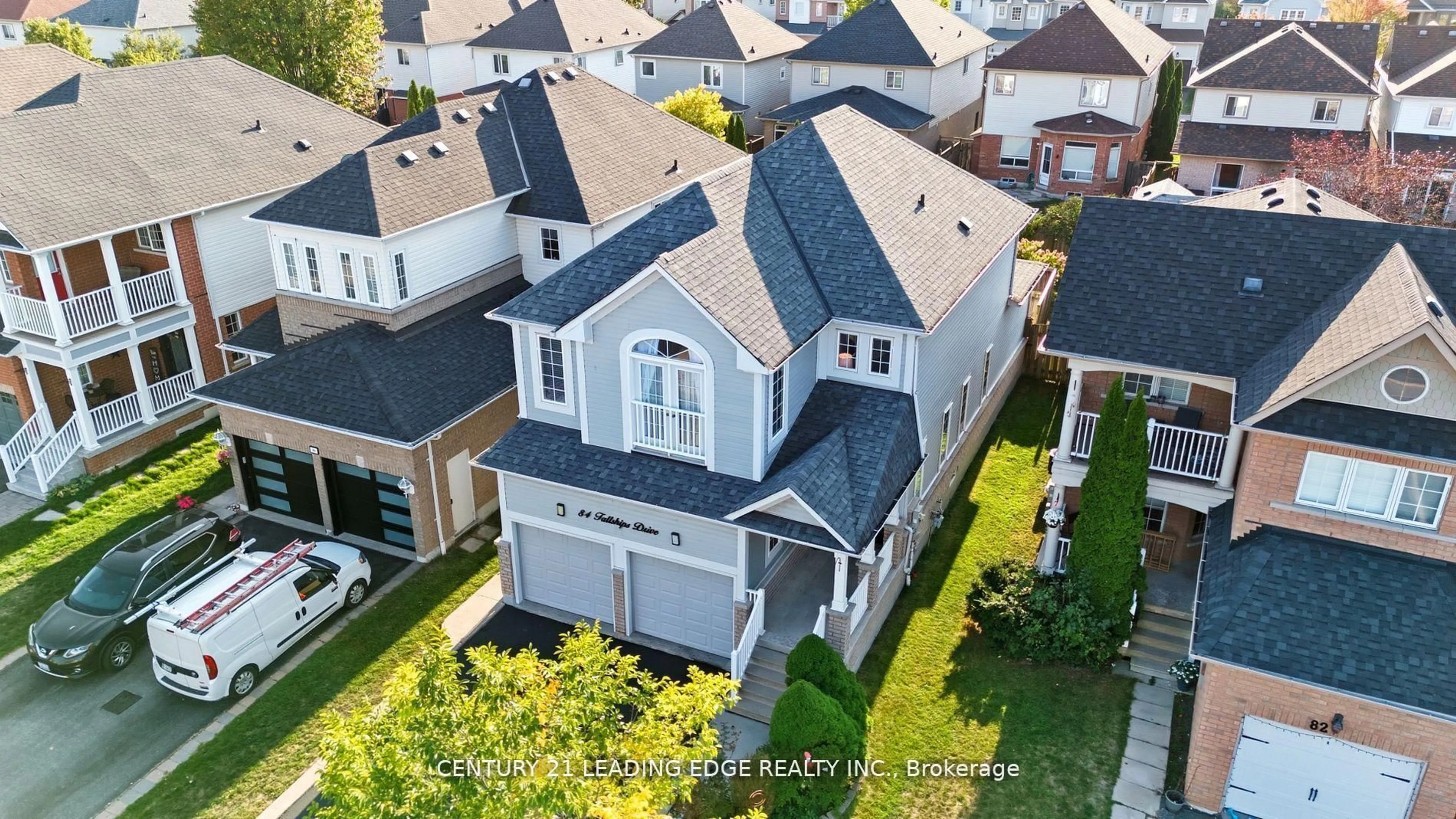 A pic from outside/outdoor area/front of a property/back of a property/a pic from drone, street for 84 Tallships Dr, Whitby Ontario L1N 9X5