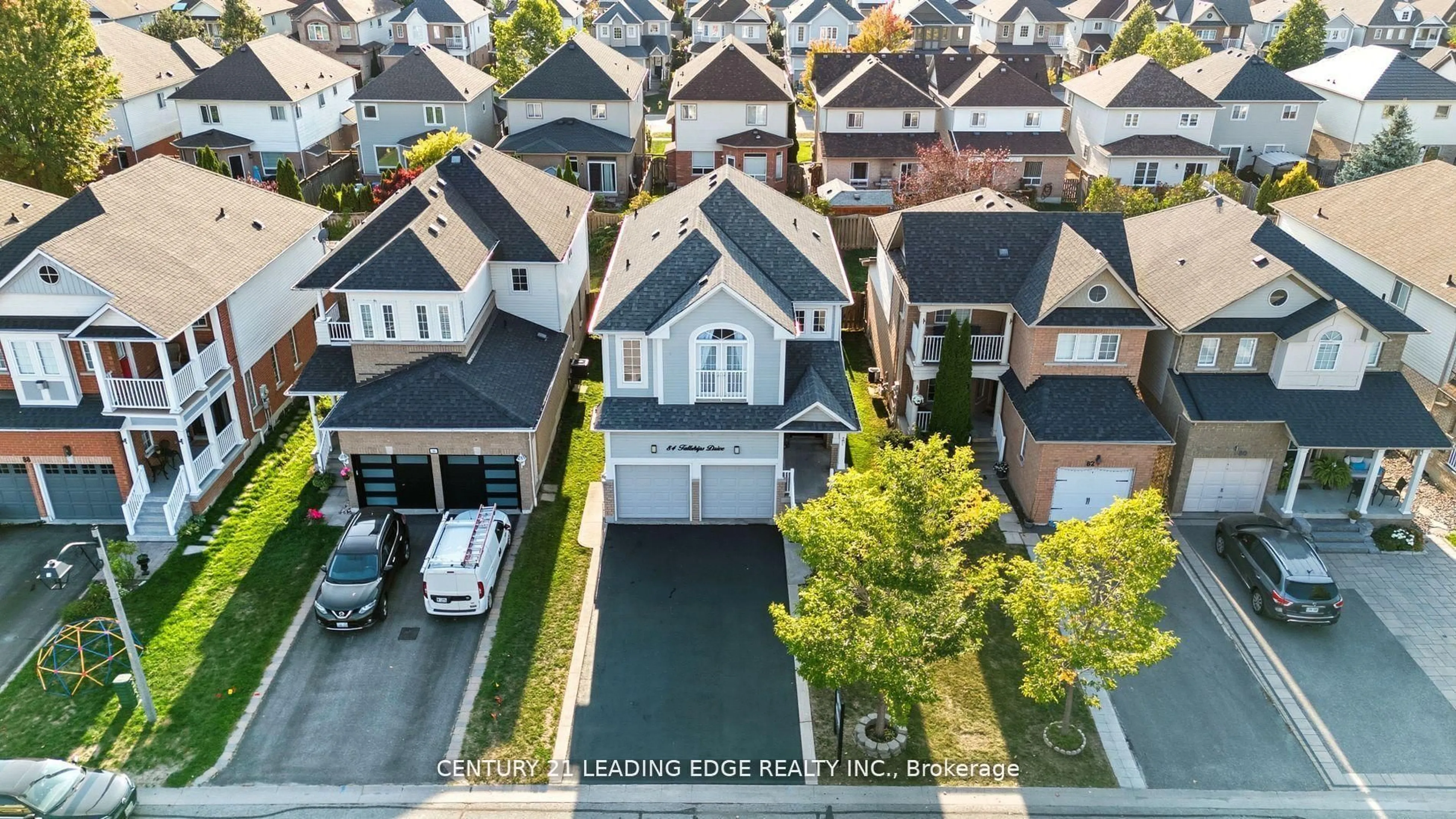 A pic from outside/outdoor area/front of a property/back of a property/a pic from drone, street for 84 Tallships Dr, Whitby Ontario L1N 9X5