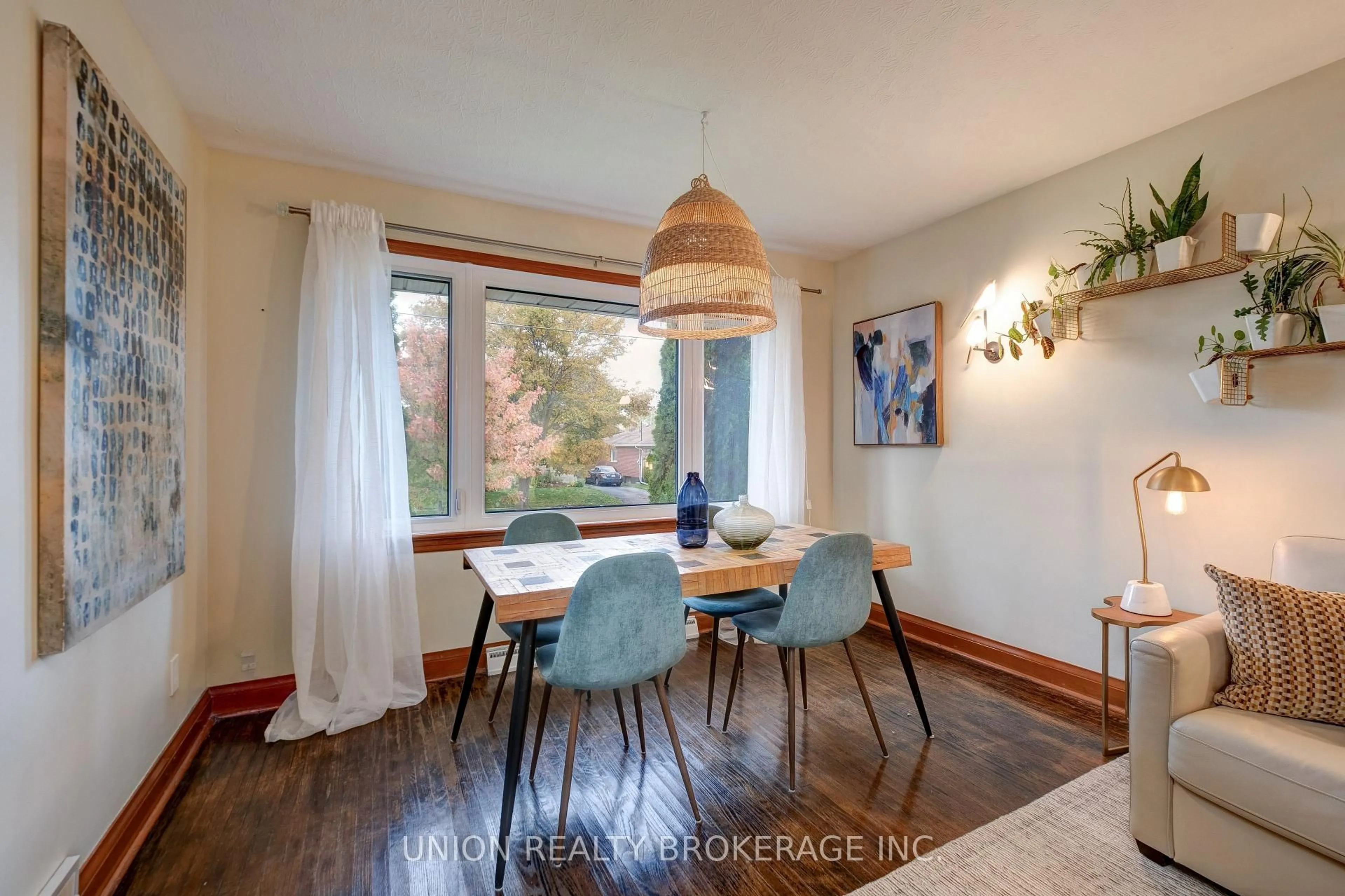 Dining room, wood/laminate floor for 481 Lowell Ave, Oshawa Ontario L1J 2X6