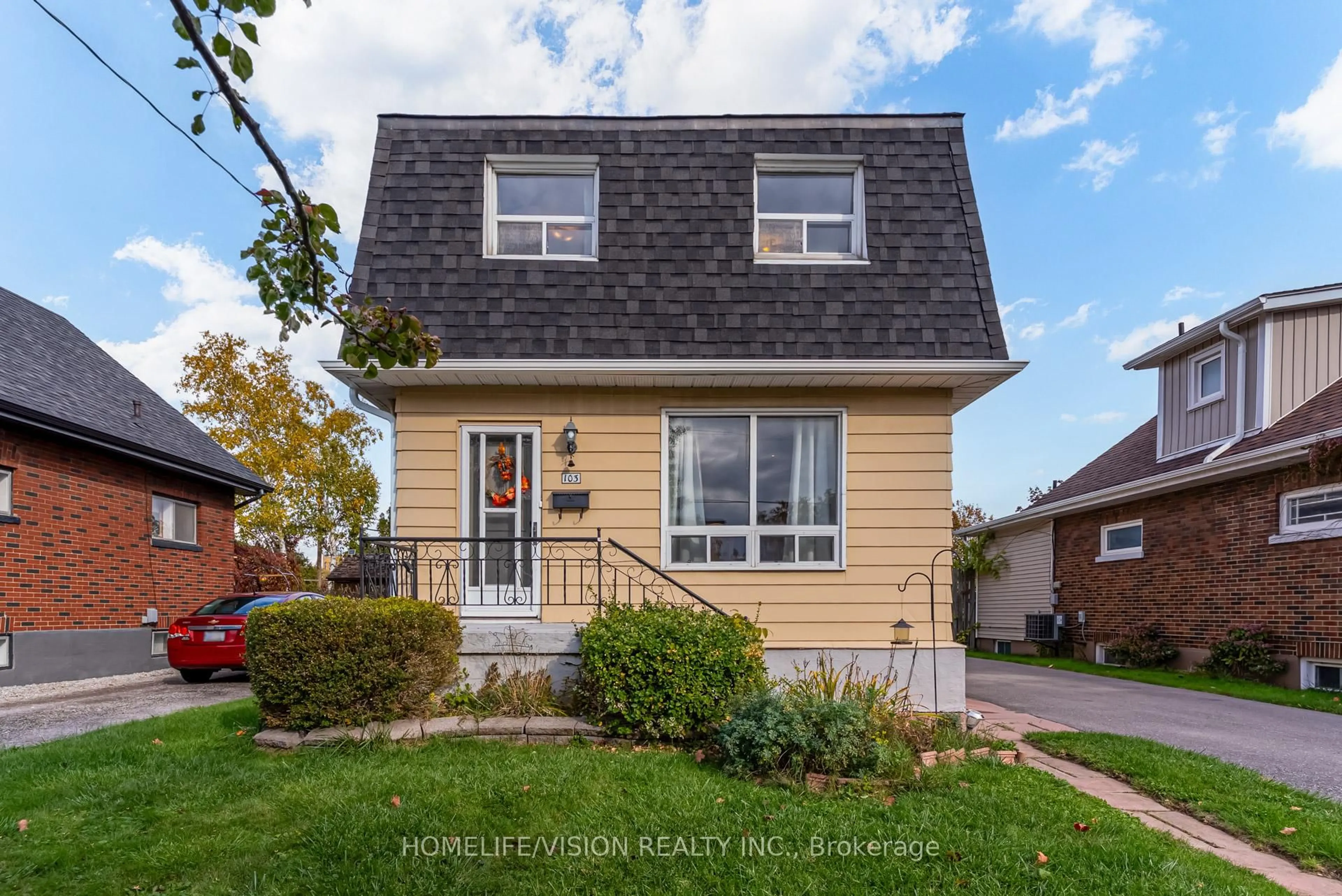 Home with vinyl exterior material, street for 103 Gladstone Ave, Oshawa Ontario L1J 4E4