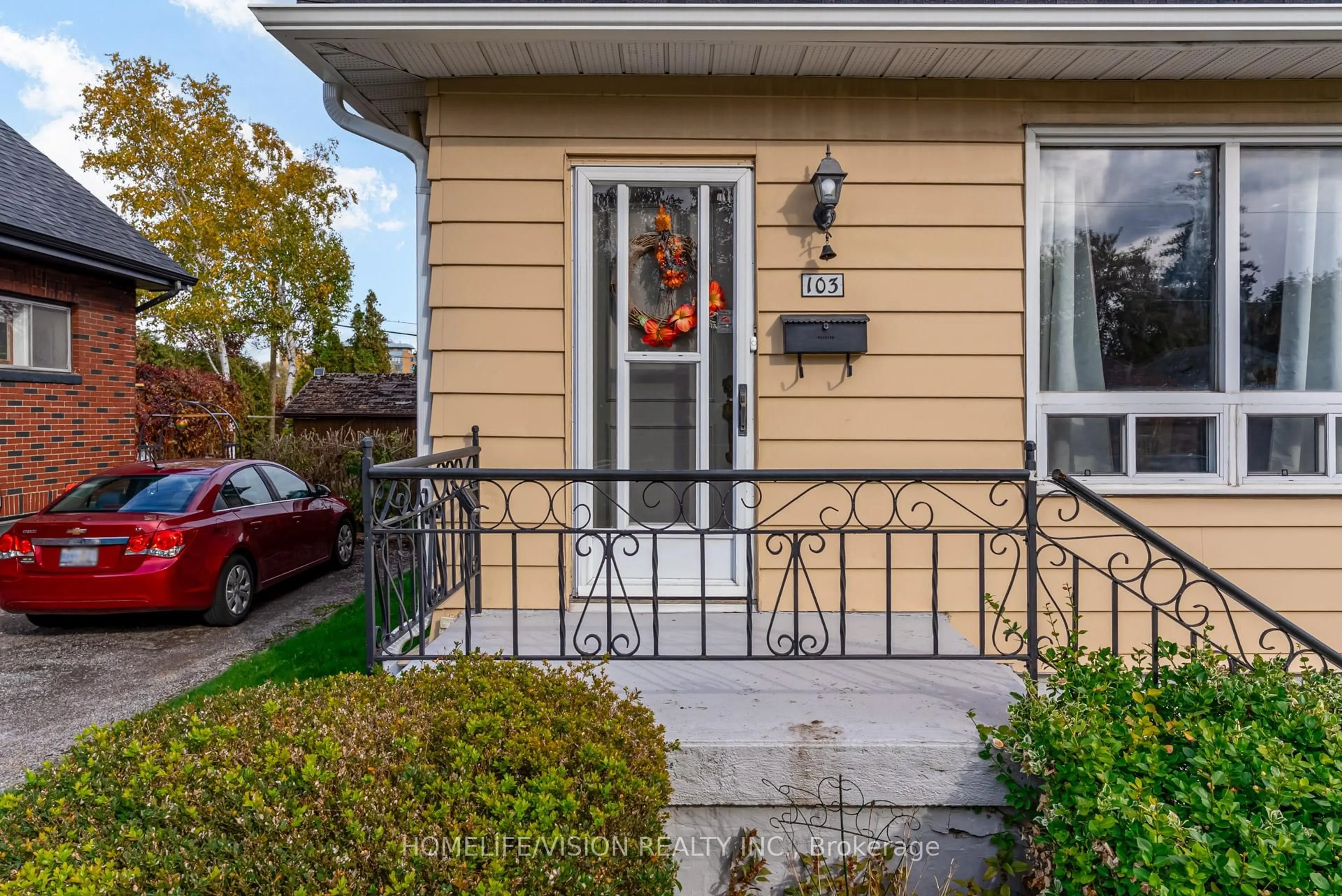 Unknown for 103 Gladstone Ave, Oshawa Ontario L1J 4E4