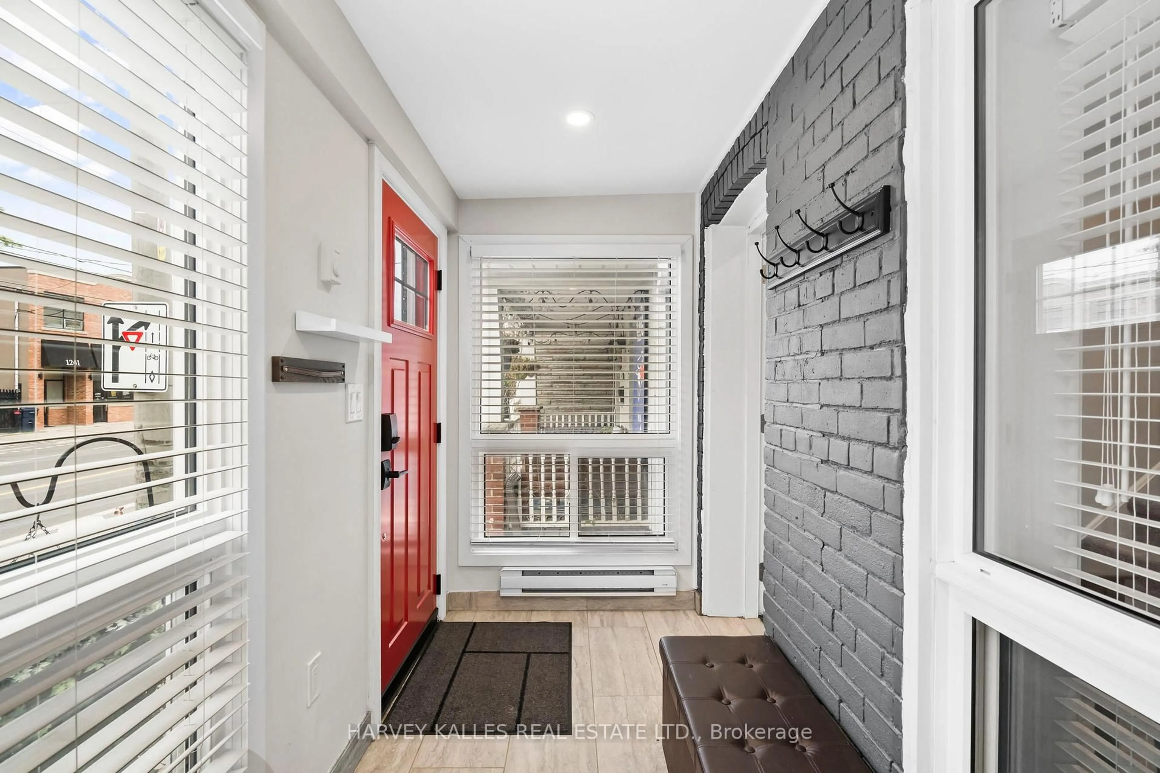 Indoor entryway for 1254 Woodbine Ave, Toronto Ontario M4C 4E6
