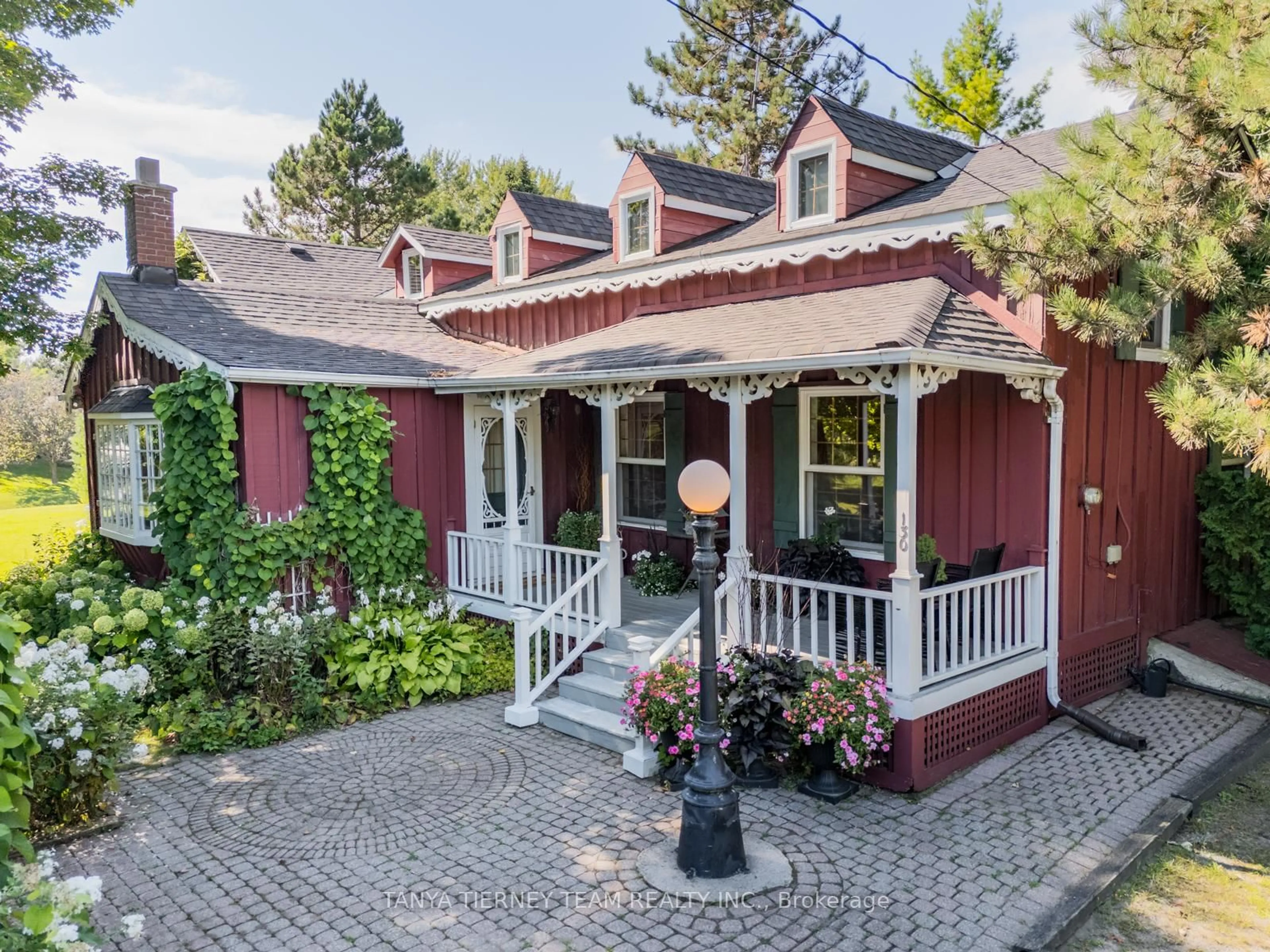 Patio, street for 130 Myrtle Rd, Whitby Ontario L0B 1A0