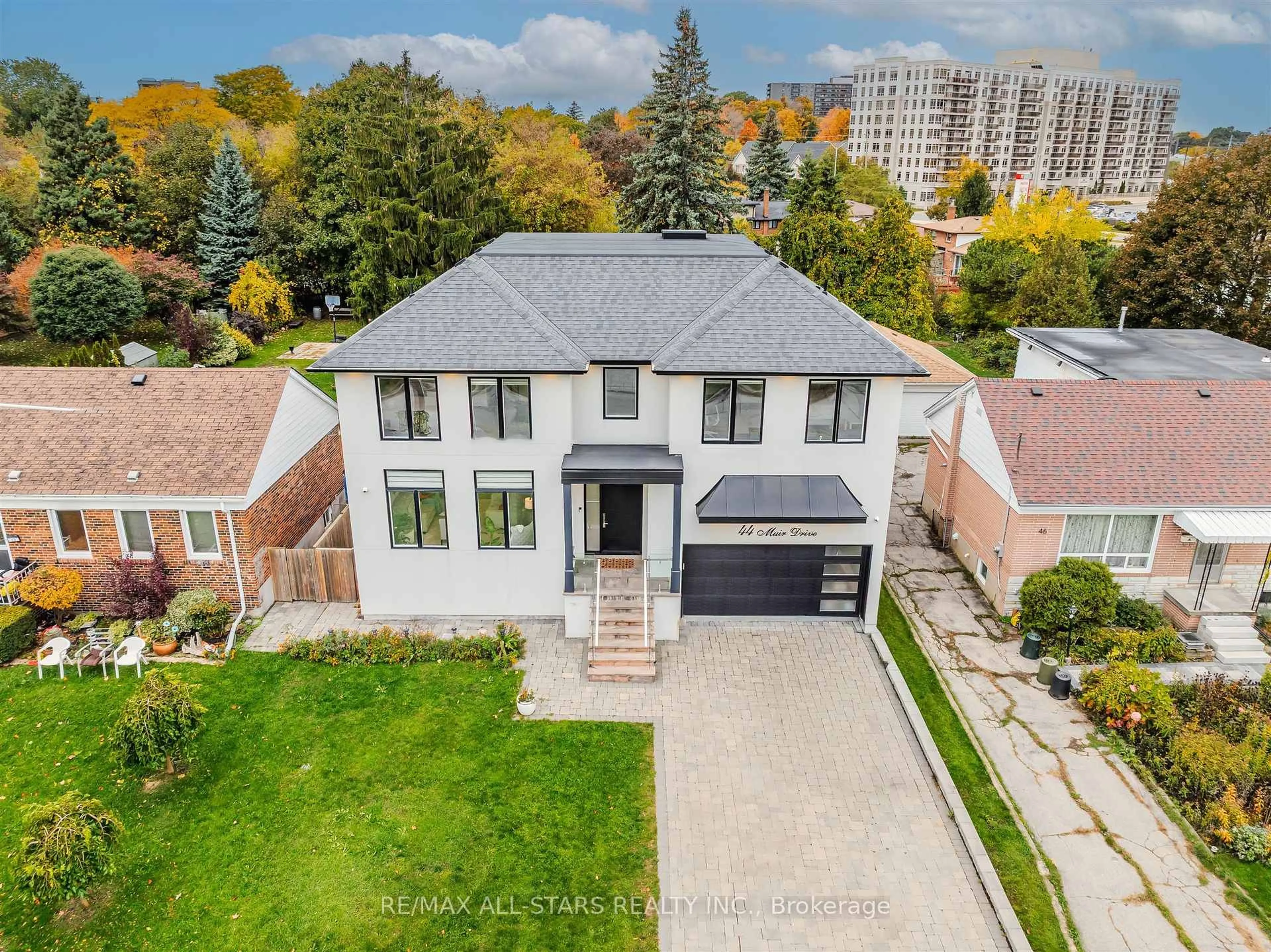 A pic from outside/outdoor area/front of a property/back of a property/a pic from drone, street for 44 Muir Dr, Toronto Ontario M1M 3B4