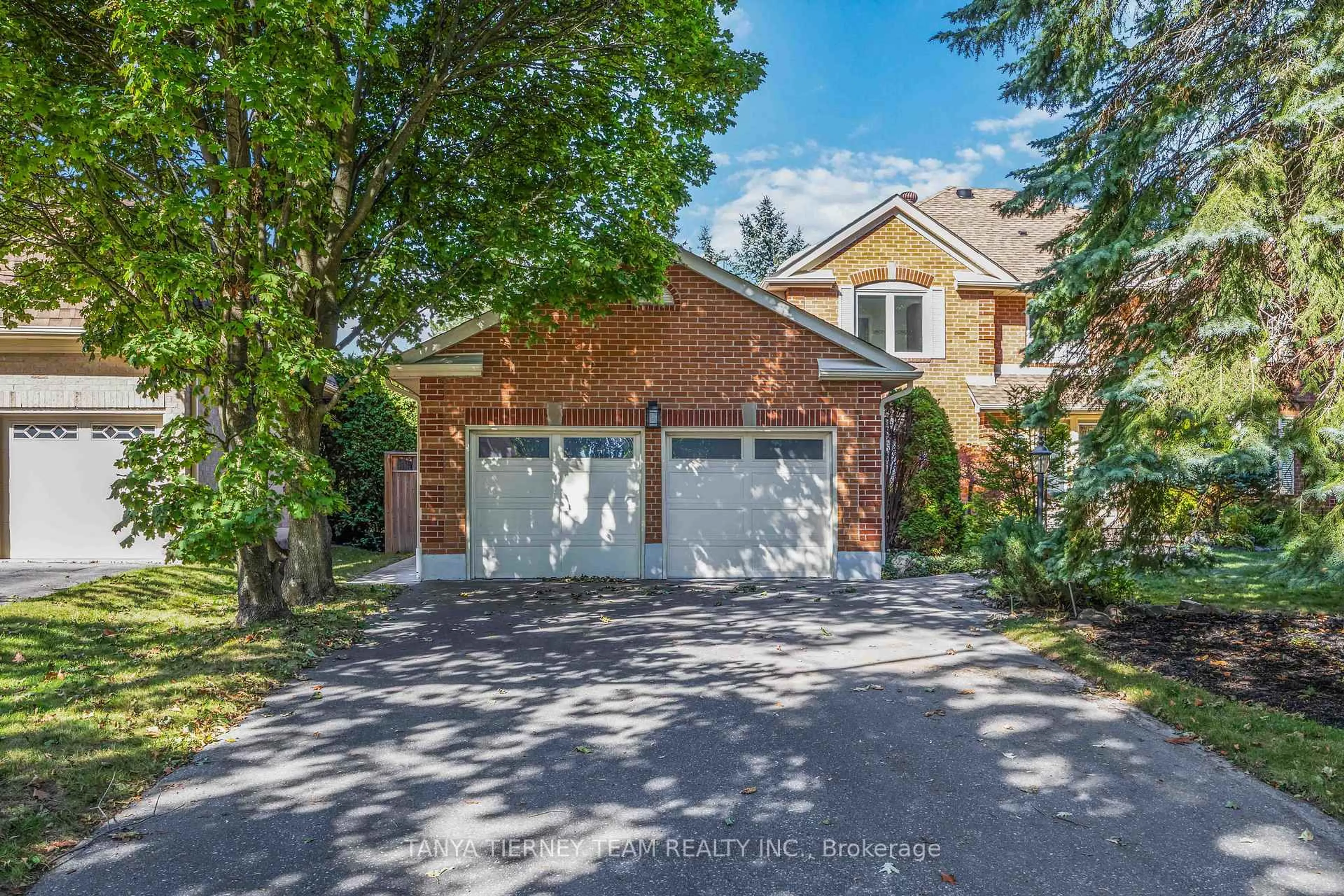 Home with brick exterior material, street for 6 Lyndhurst Cres, Whitby Ontario L1R 1E4